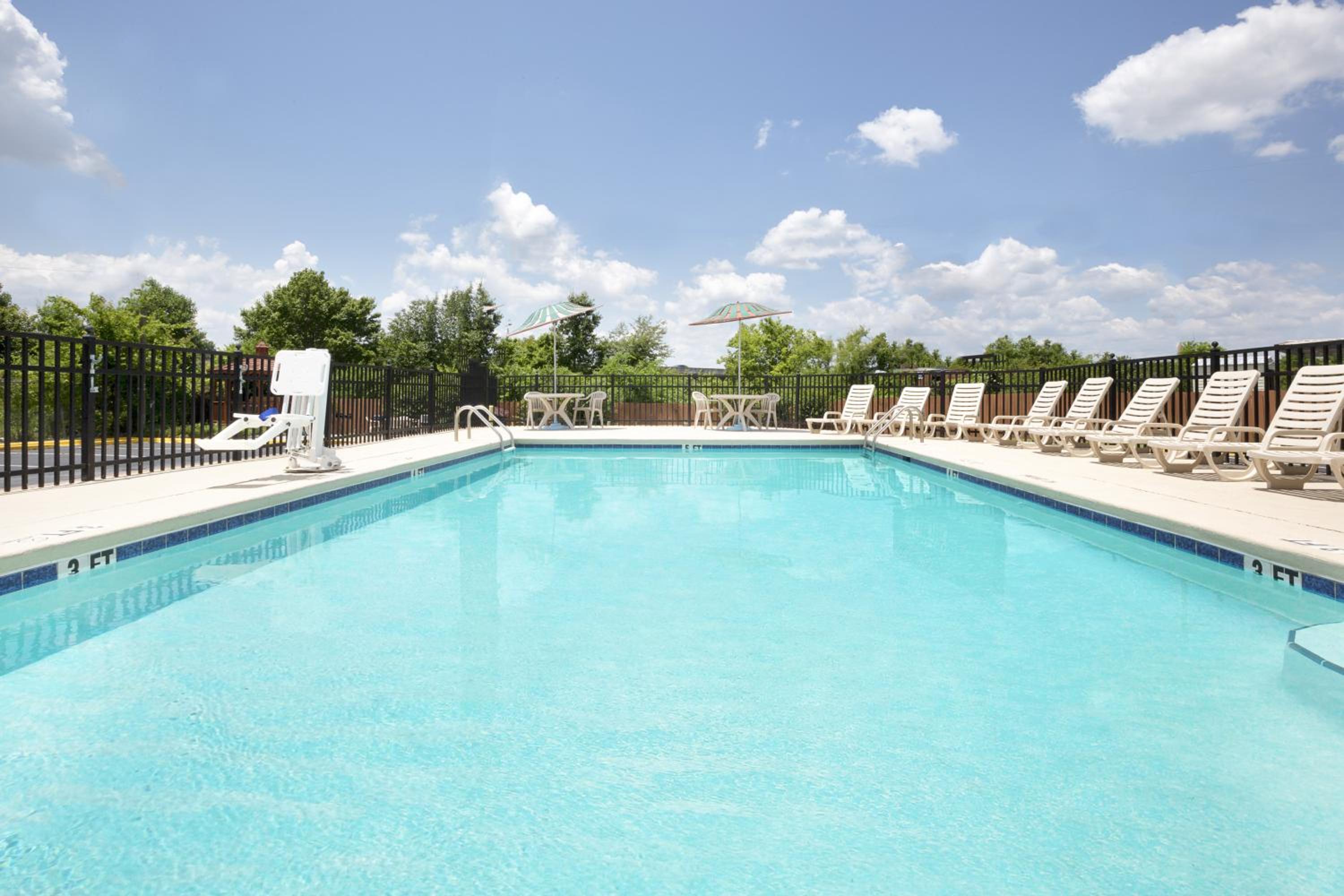 Days Inn by Wyndham Columbus-North Fort Moore, Fotografia 15
