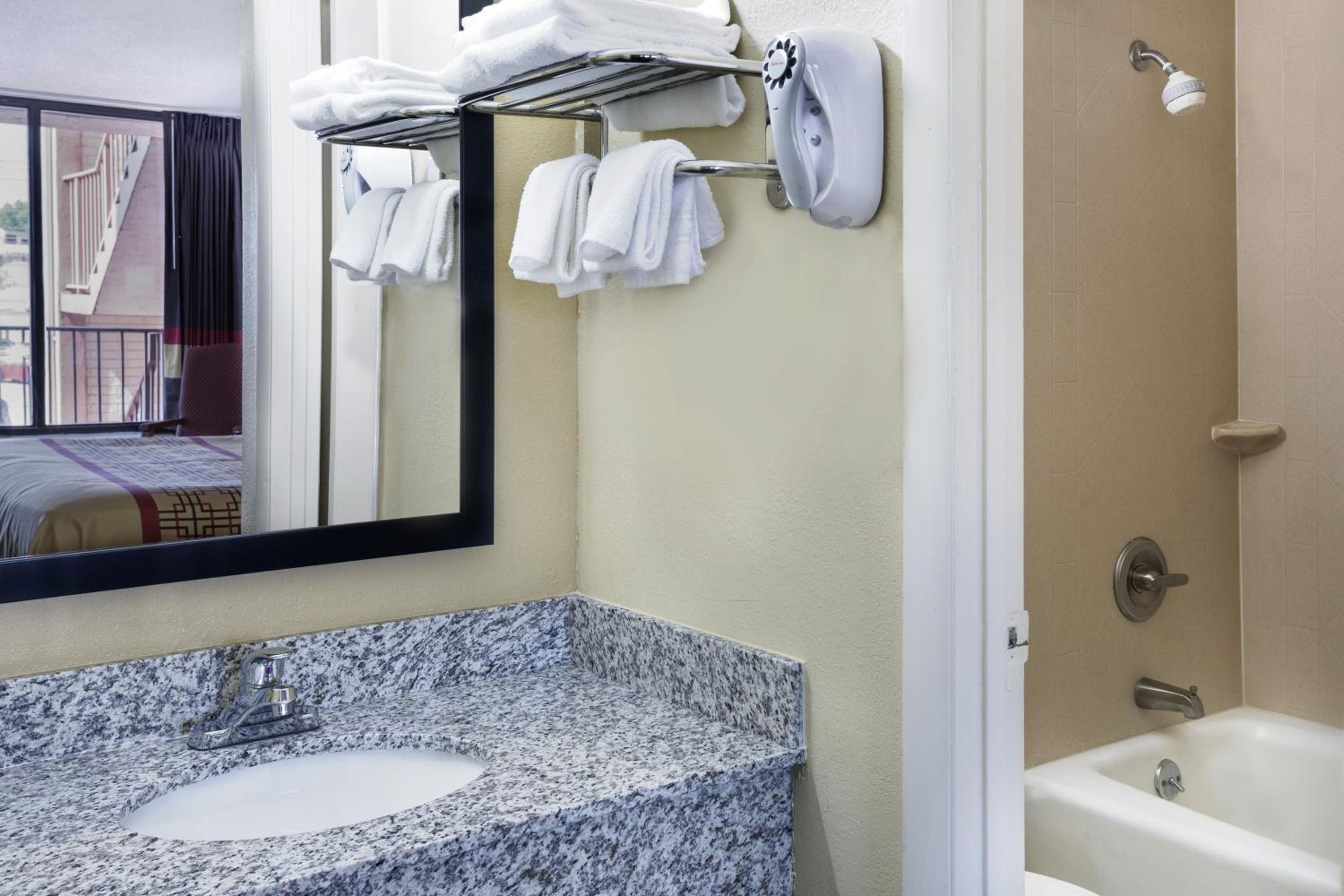 Days Inn by Wyndham Columbus-North Fort Moore, Fotografia 12