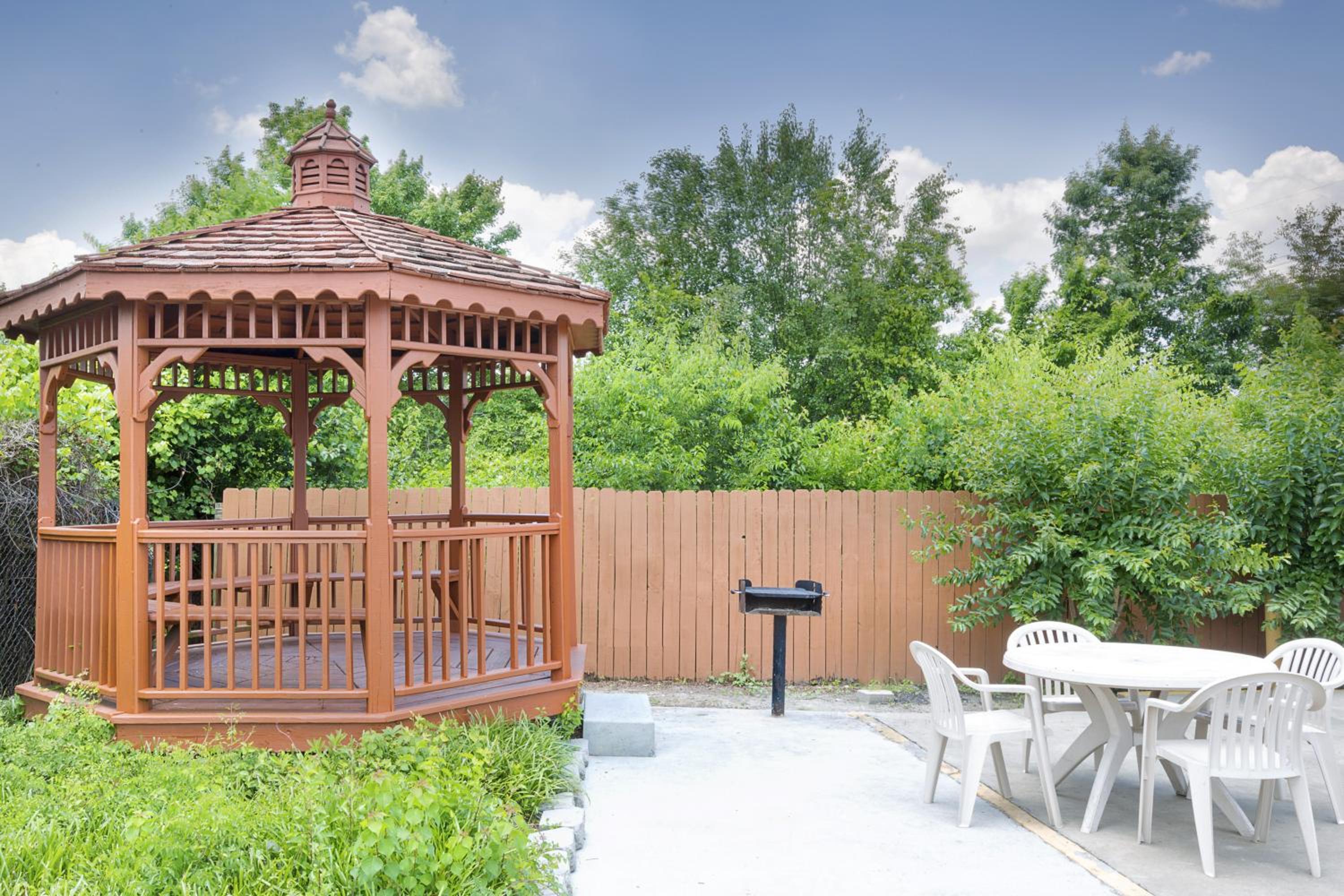 Days Inn by Wyndham Columbus-North Fort Moore - Image 4