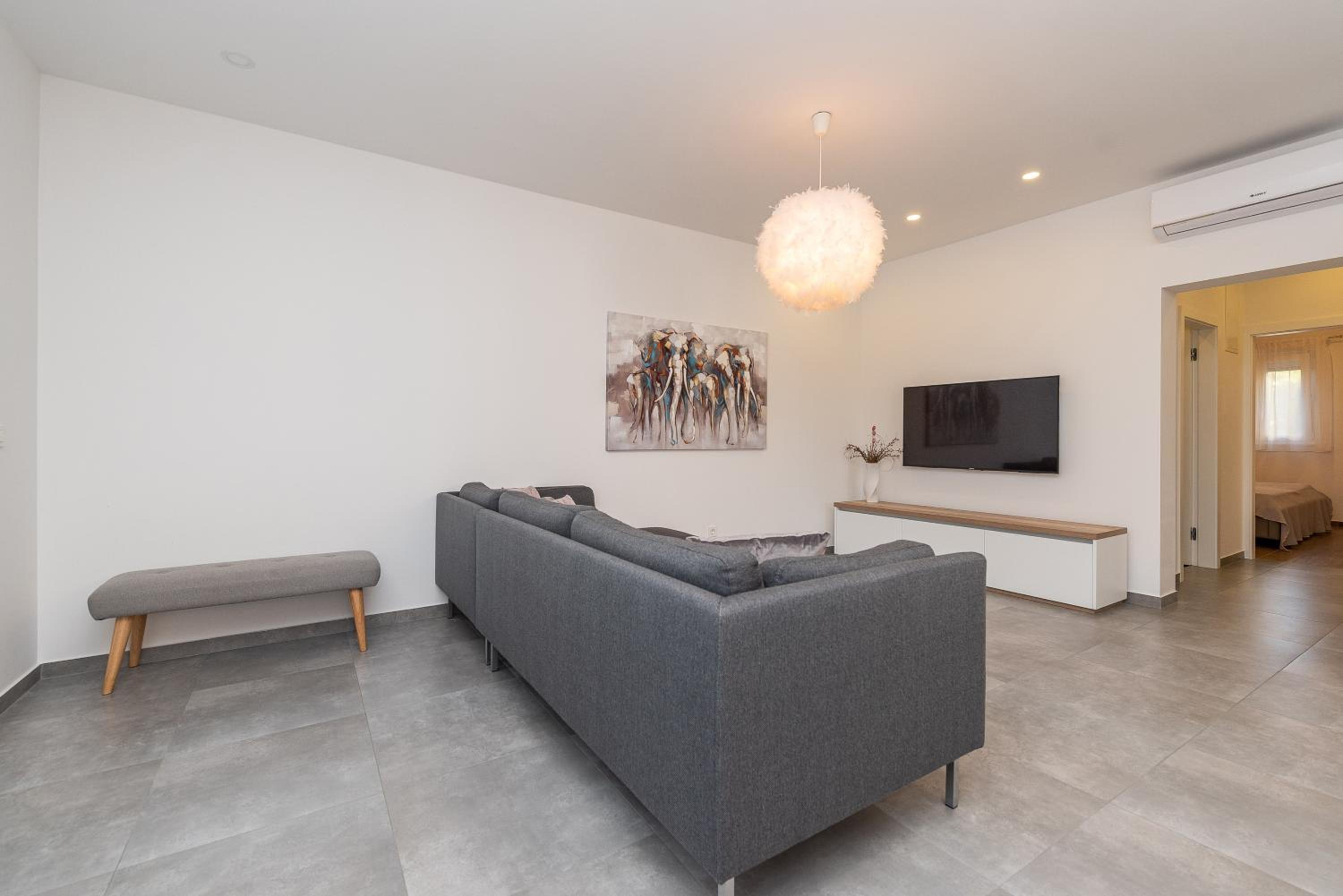 Angela Luxury Apartment II view 4