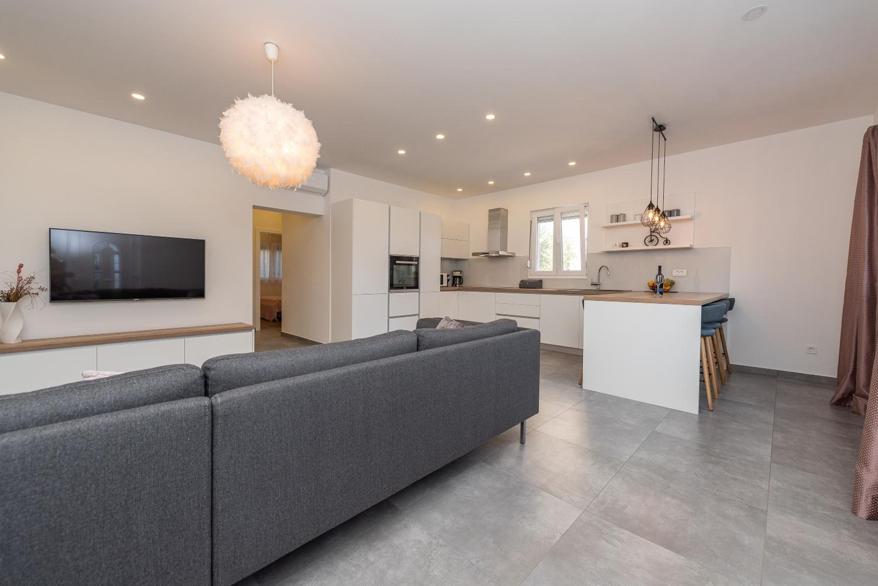 Angela Luxury Apartment II view 3