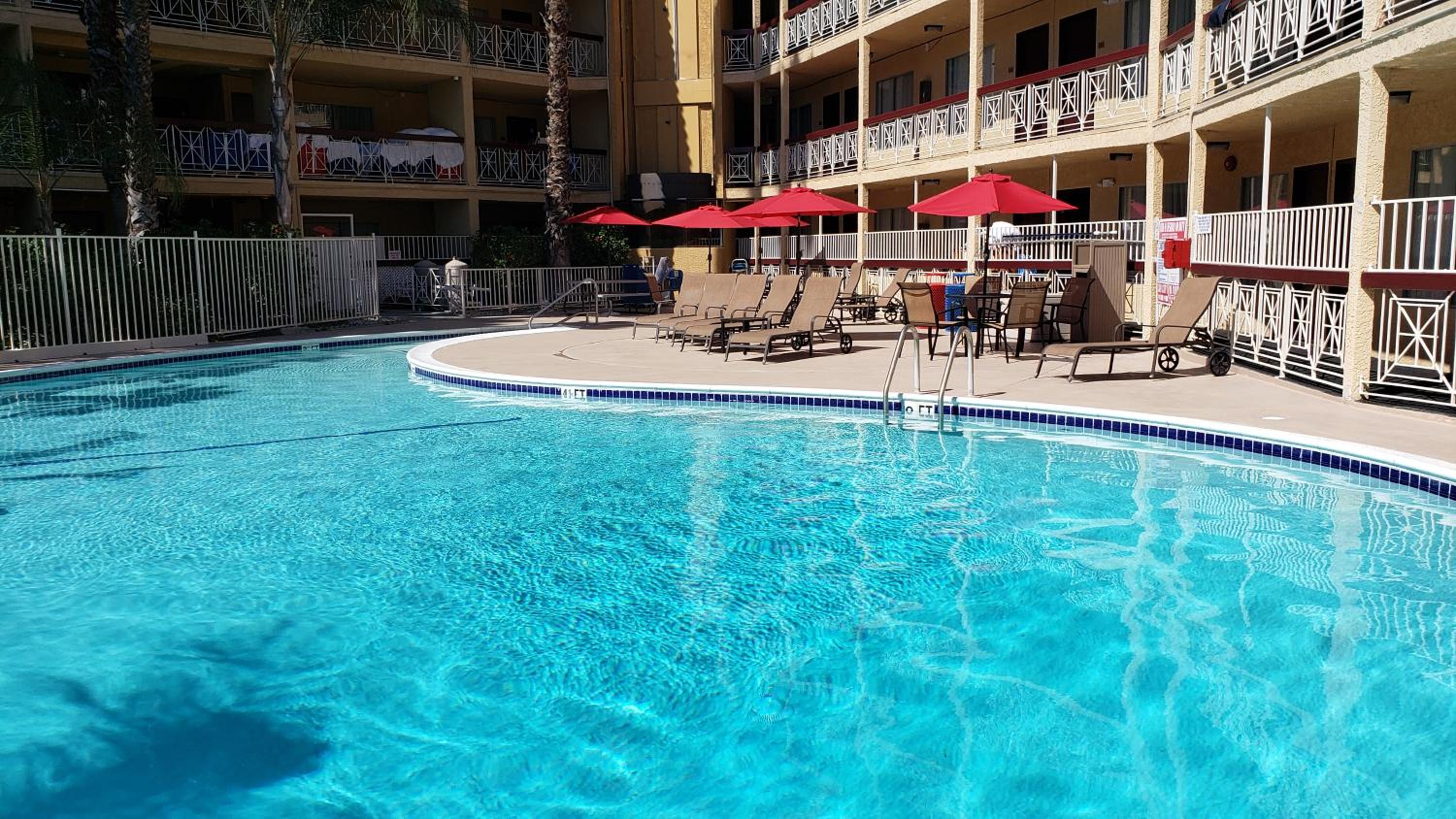Burbank Vacations - Ramada by Wyndham Burbank Airport - Property Image 18