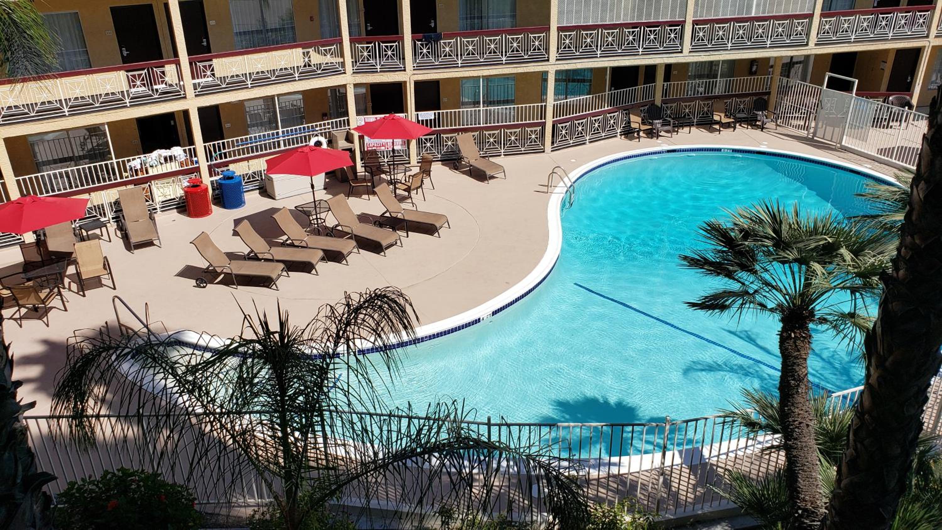 Burbank Vacations - Ramada by Wyndham Burbank Airport - Property Image 15