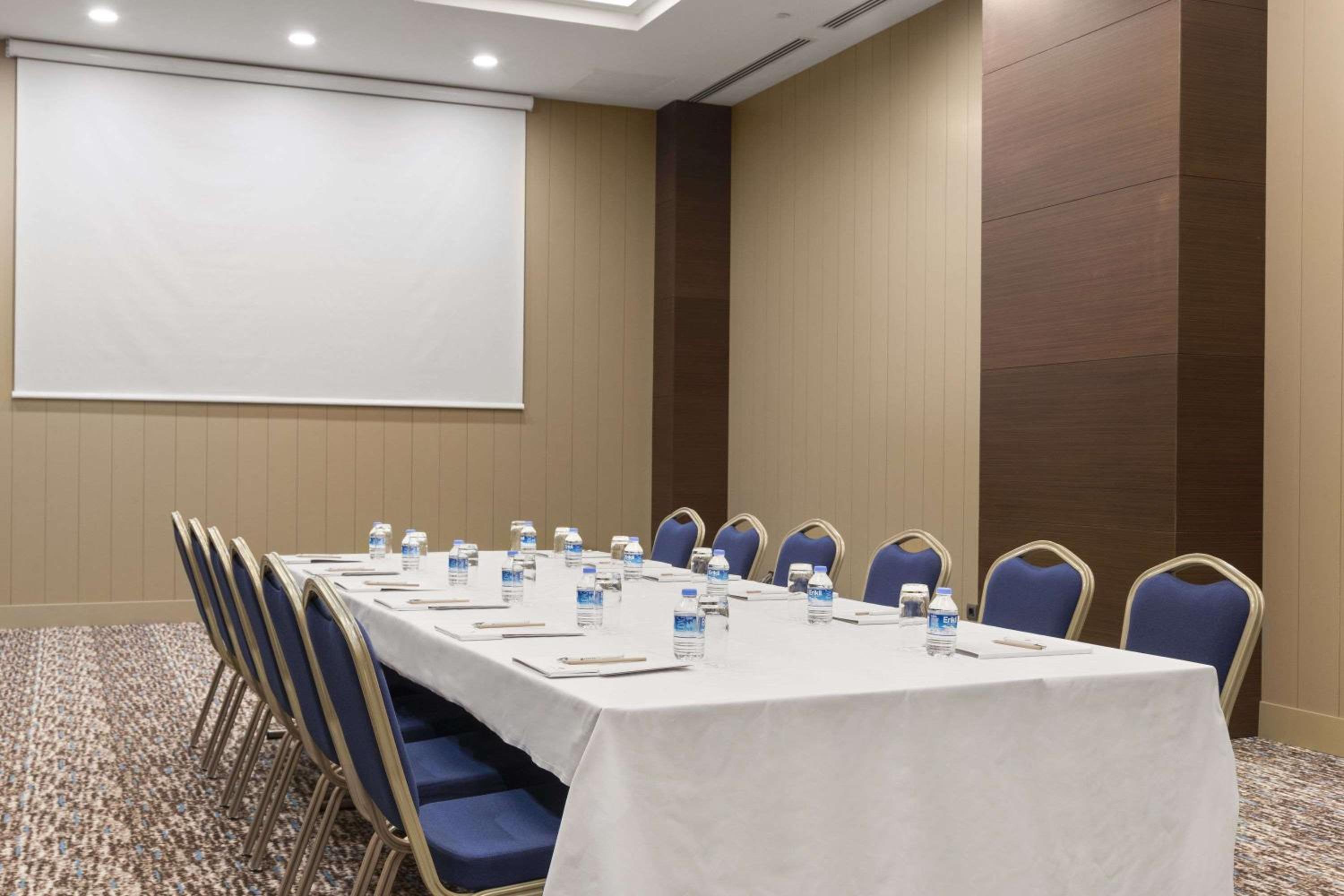 Ramada Otel & Suites by Wyndham İstanbul Merter - Image 12
