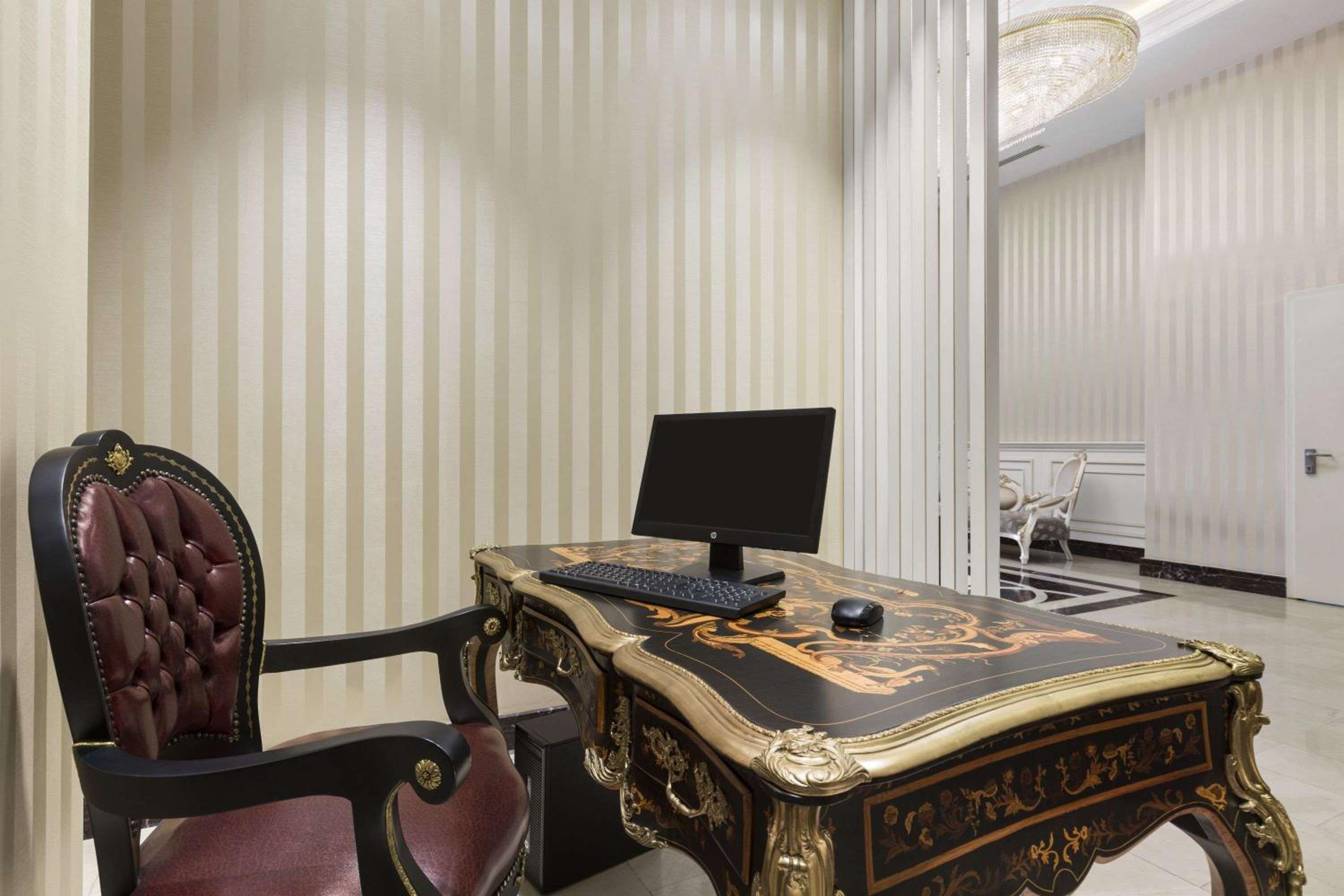 Ramada Otel & Suites by Wyndham İstanbul Merter - Image 17