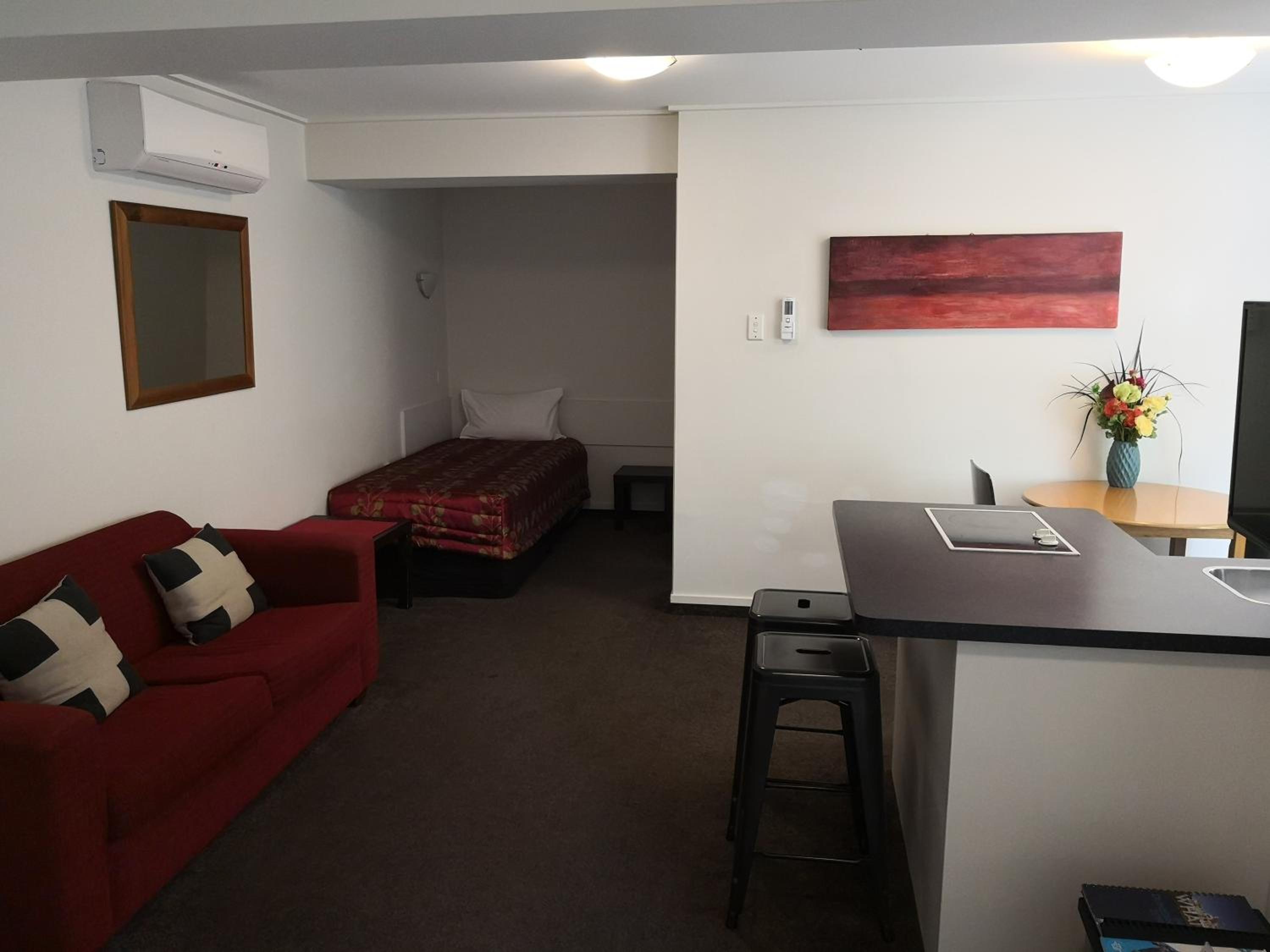 Owens Motel - Image 5