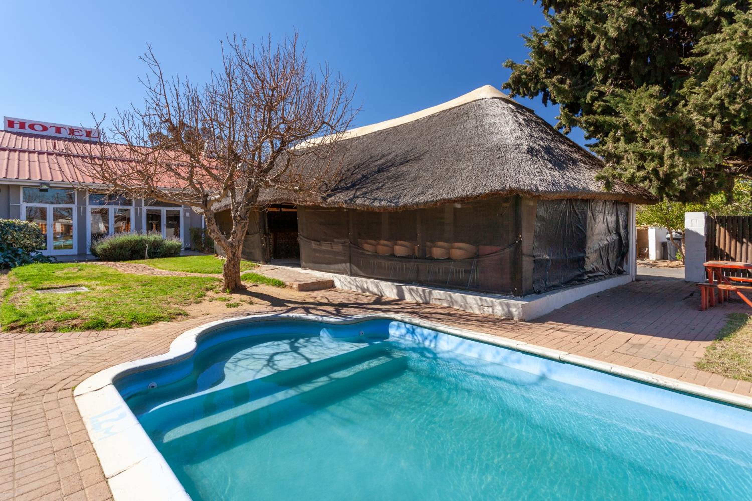 Loganda Karoo Lodge view 2