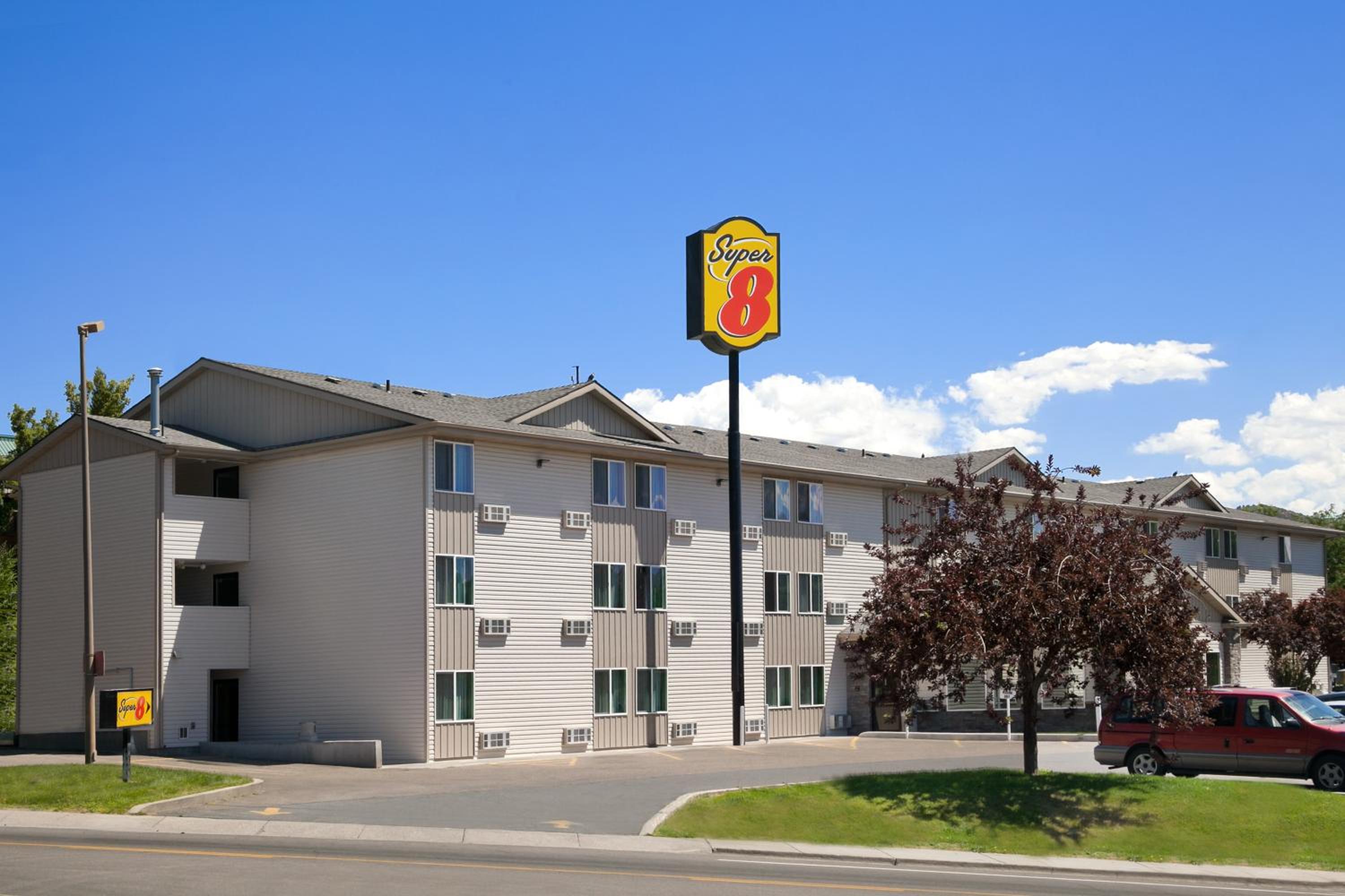 Pocatello Vacations - Super 8 by Wyndham Pocatello - Property Image 1