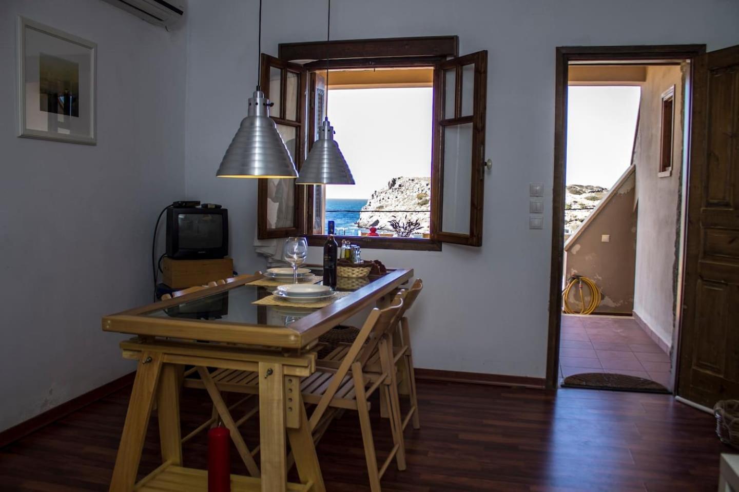 Seaview Symphony Appartments-Yiannis