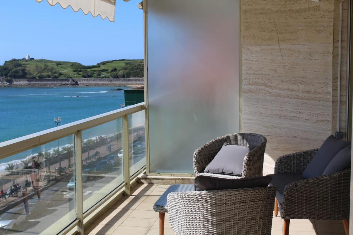 APPART. AVEC TERRASSE ET PARKING VUE SUR LA BAIE
