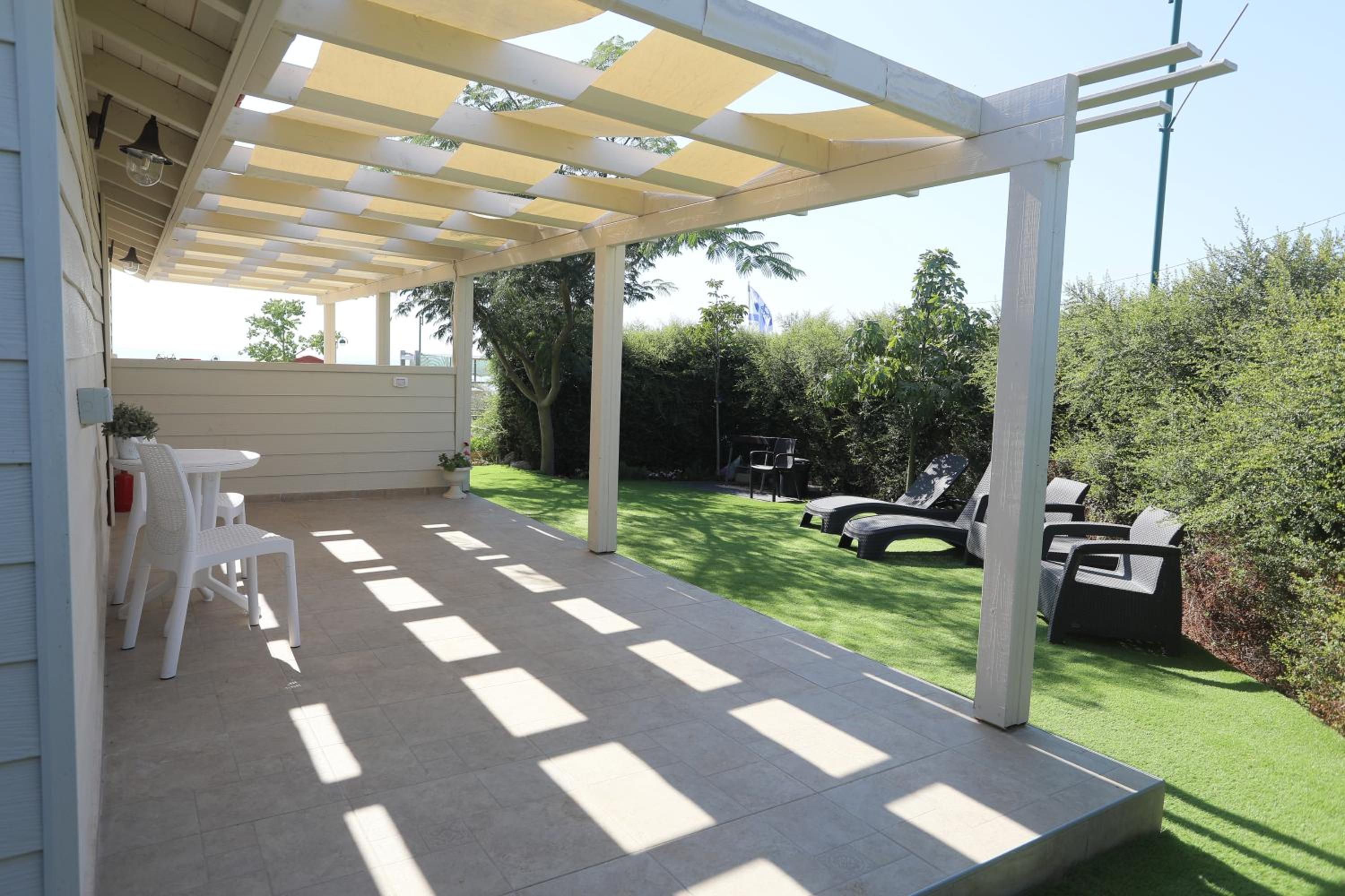 Lakeside Terrace