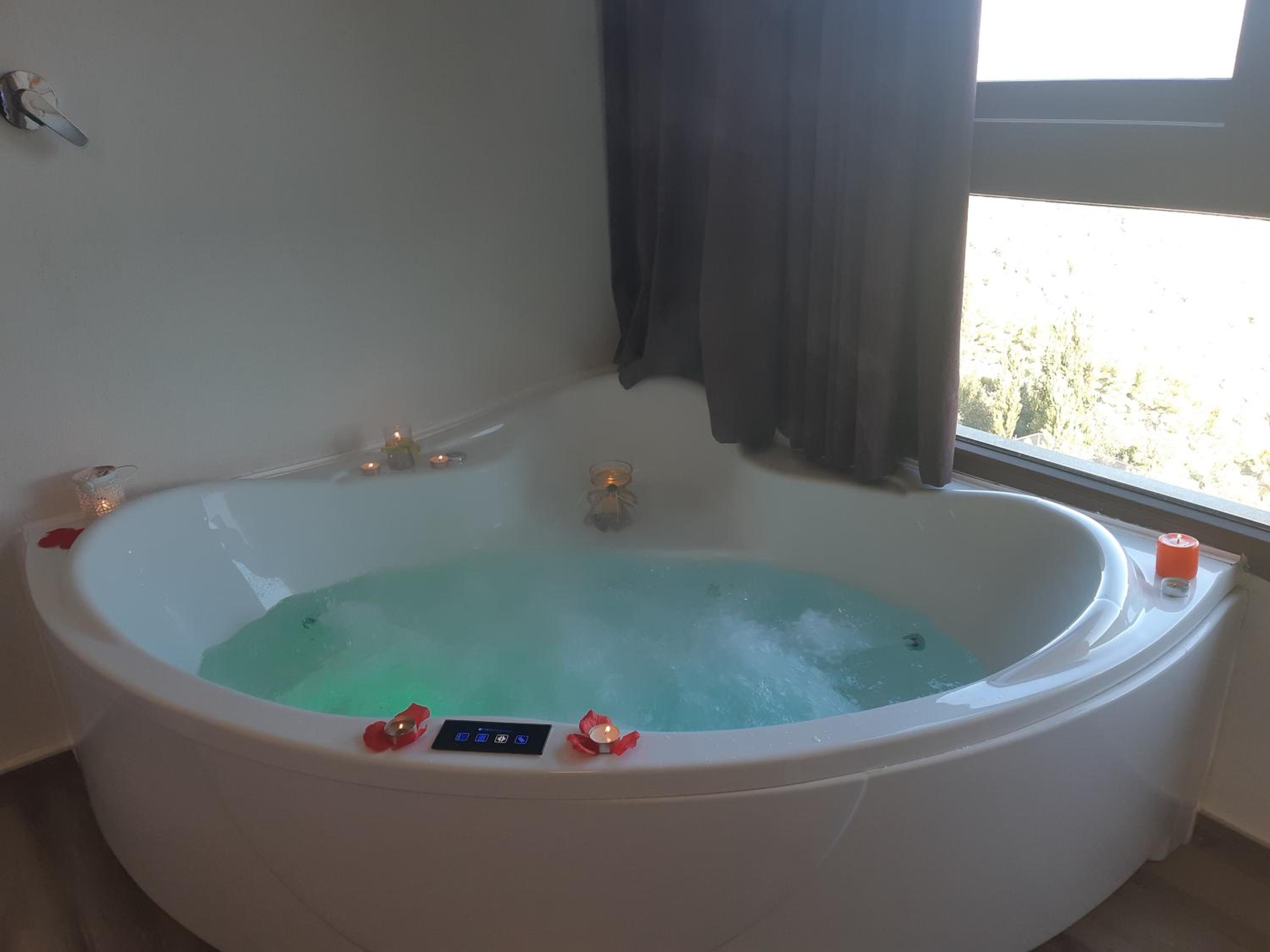Casas Rurales Maribel - Complejo Moradas del Cerro 2 - Suites con Jacuzzi en Alcalá del Júcar view 5