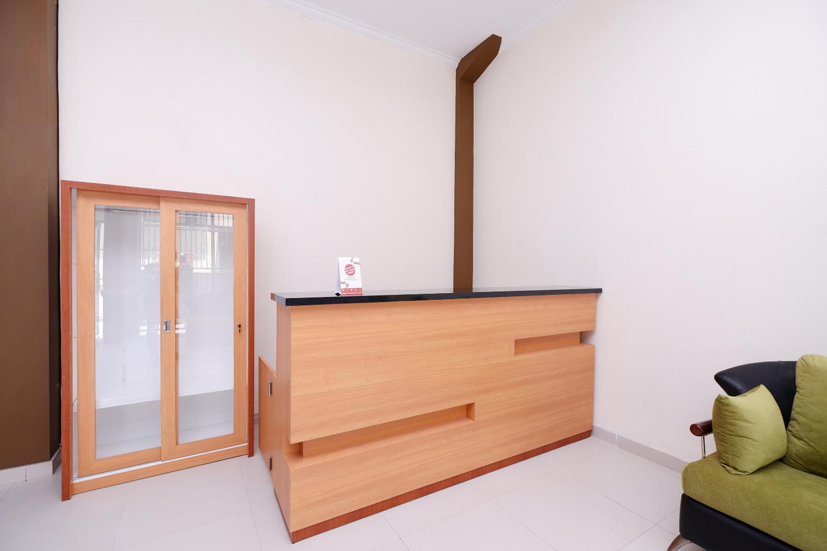 Shabrina Homestay Syariah Terminal Tirtonadi Solo RedPartner view 4