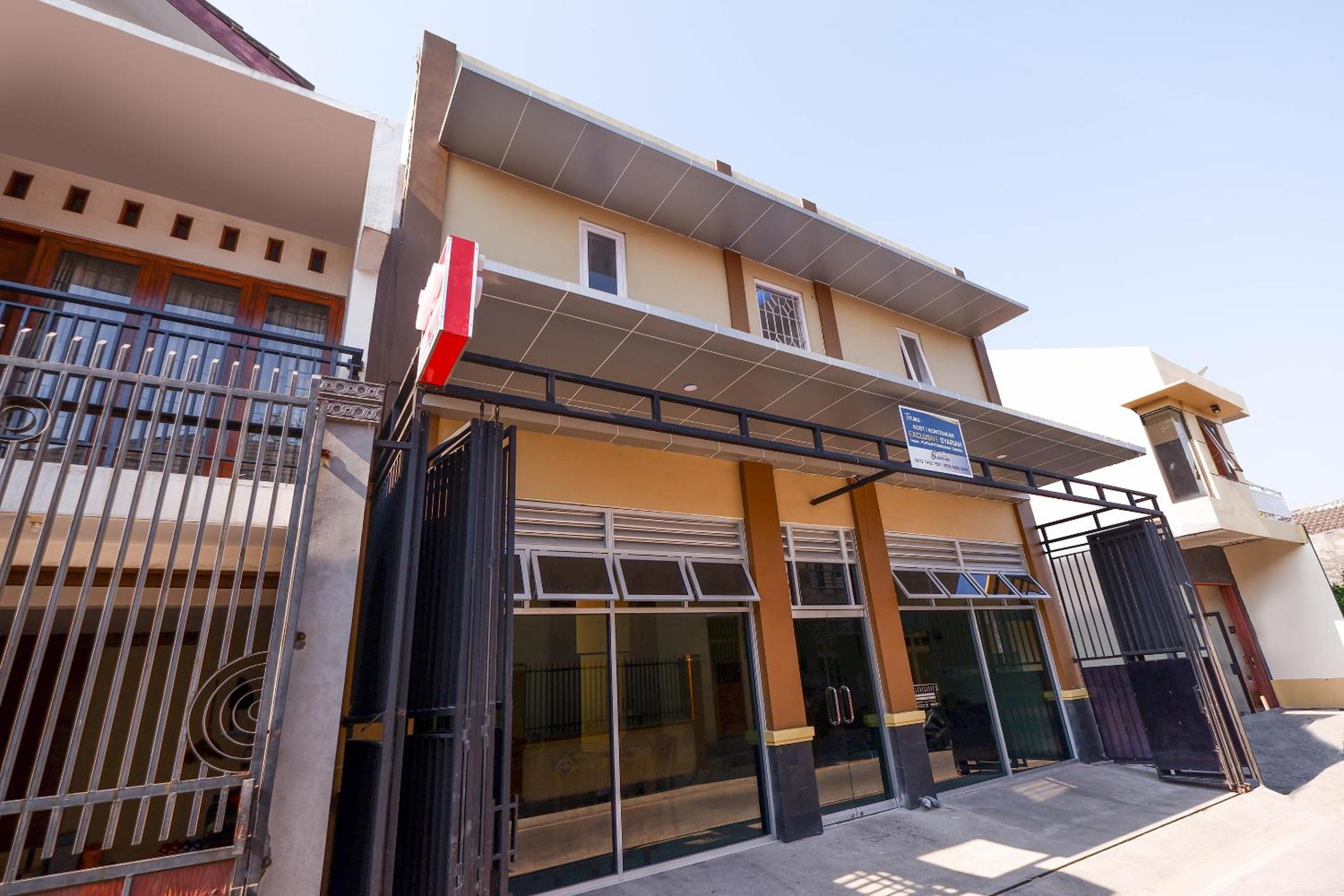 Shabrina Homestay Syariah Terminal Tirtonadi Solo RedPartner view 3