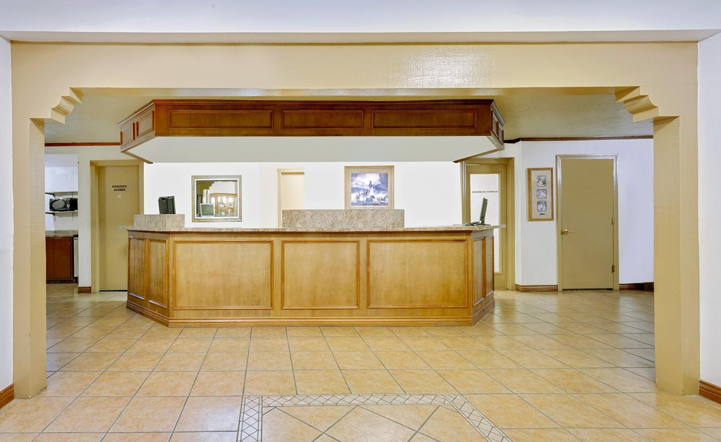 Kingman Vacations - Silver Queen Inn - Property Image 3