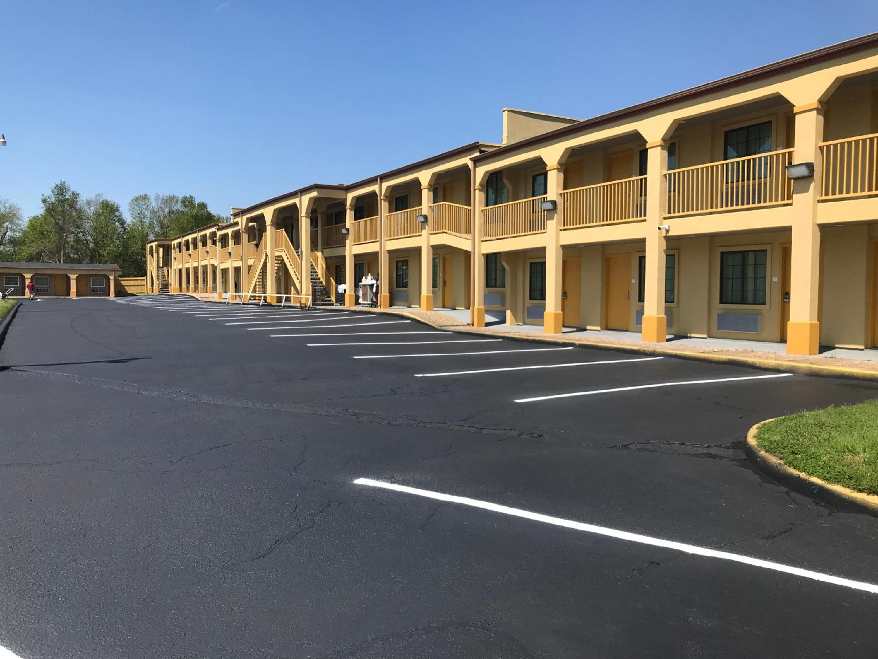 Palestine Vacations - Super 8 by Wyndham Palestine TX - Property Image 16