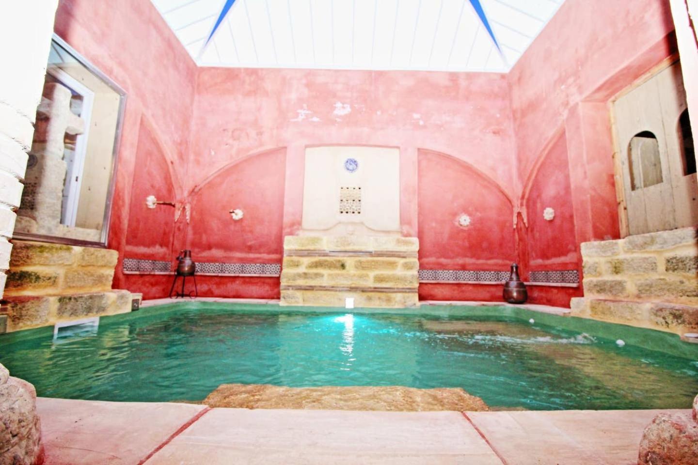 Villa with Sauna Hamman&pool in Seville view 4