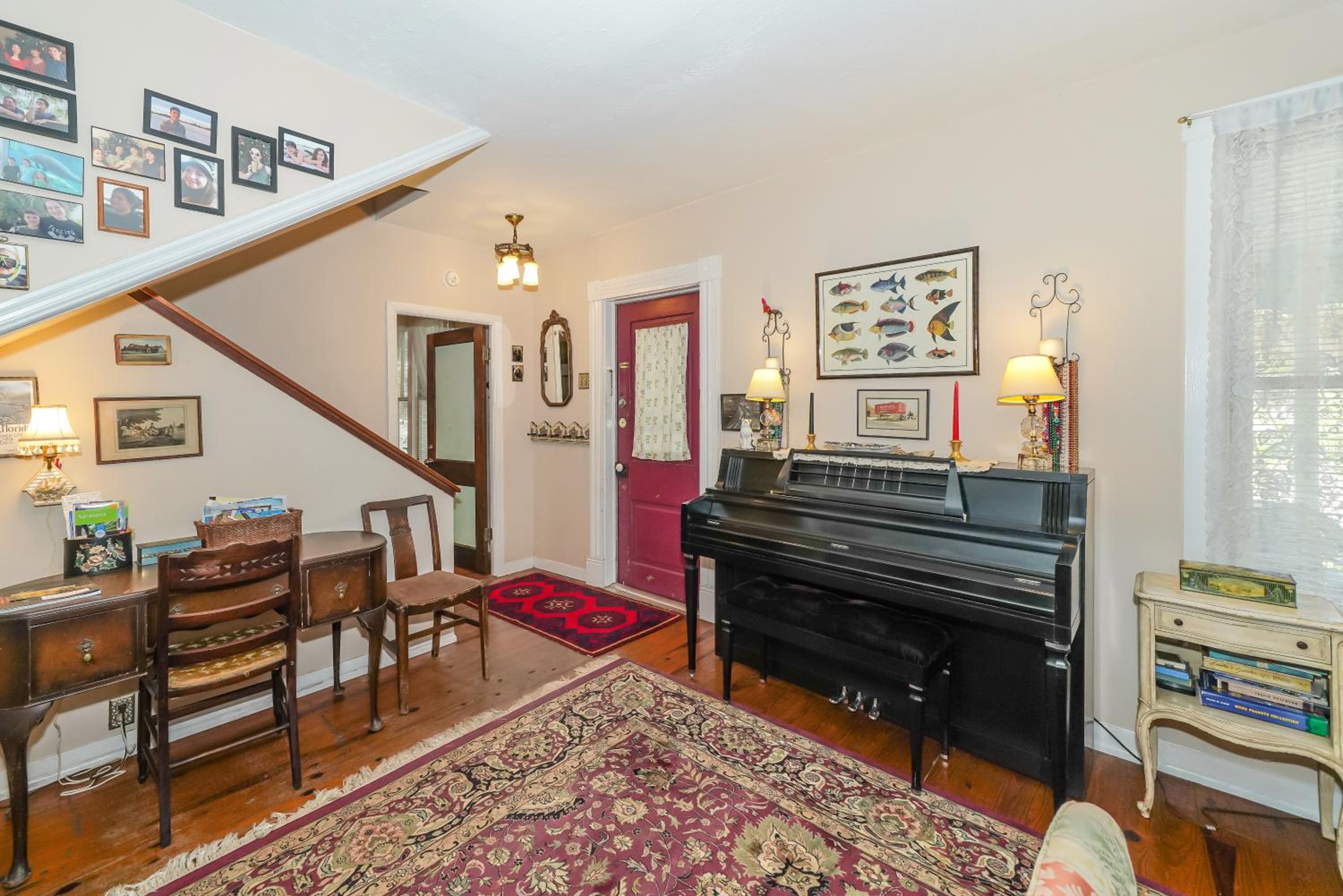 Historic home in downtown, Built in 1911 view 4