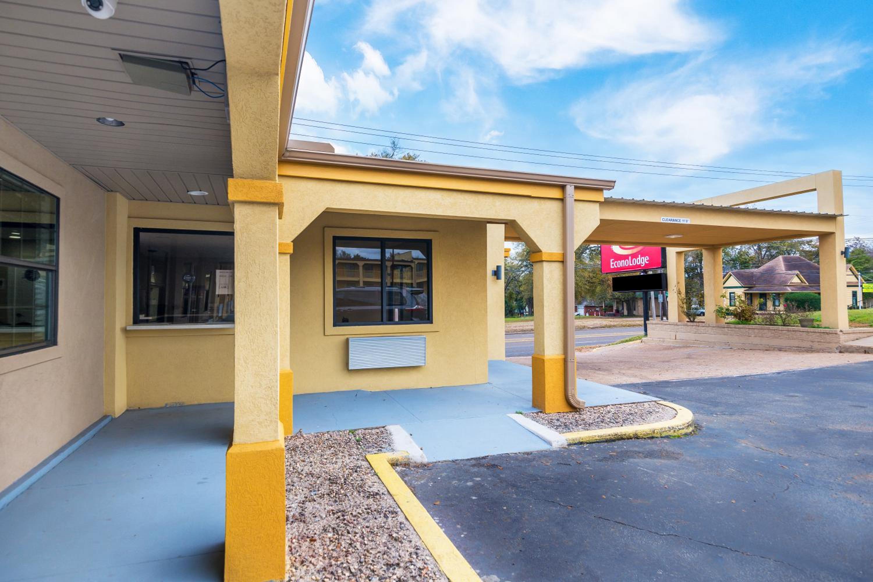 Palestine Vacations - Super 8 by Wyndham Palestine TX - Property Image 1
