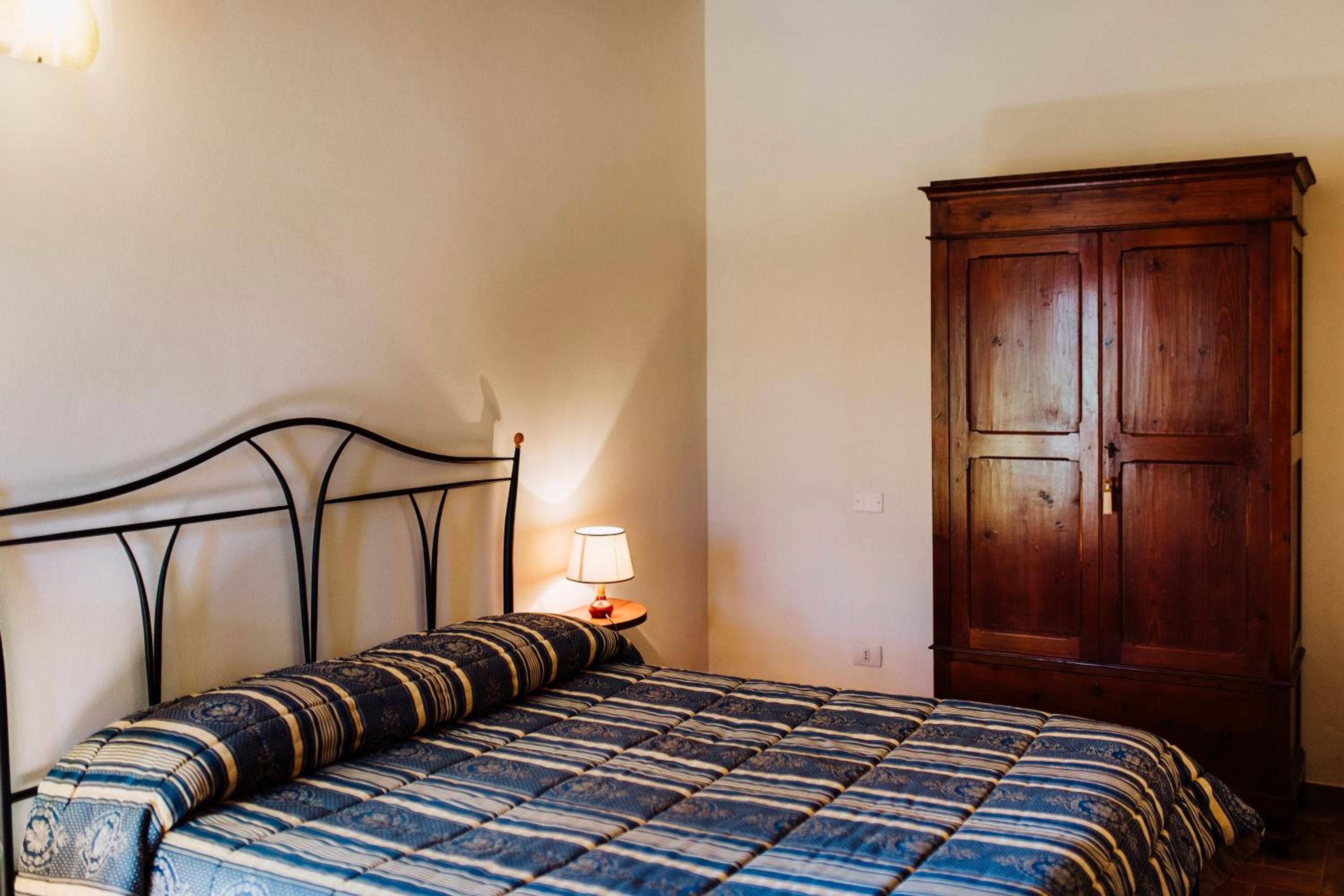 SCAPPO IN UMBRIA, casale al lago