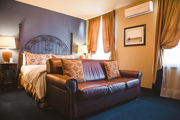 Alpine Vacations - The Holland Hotel - Property Image 4