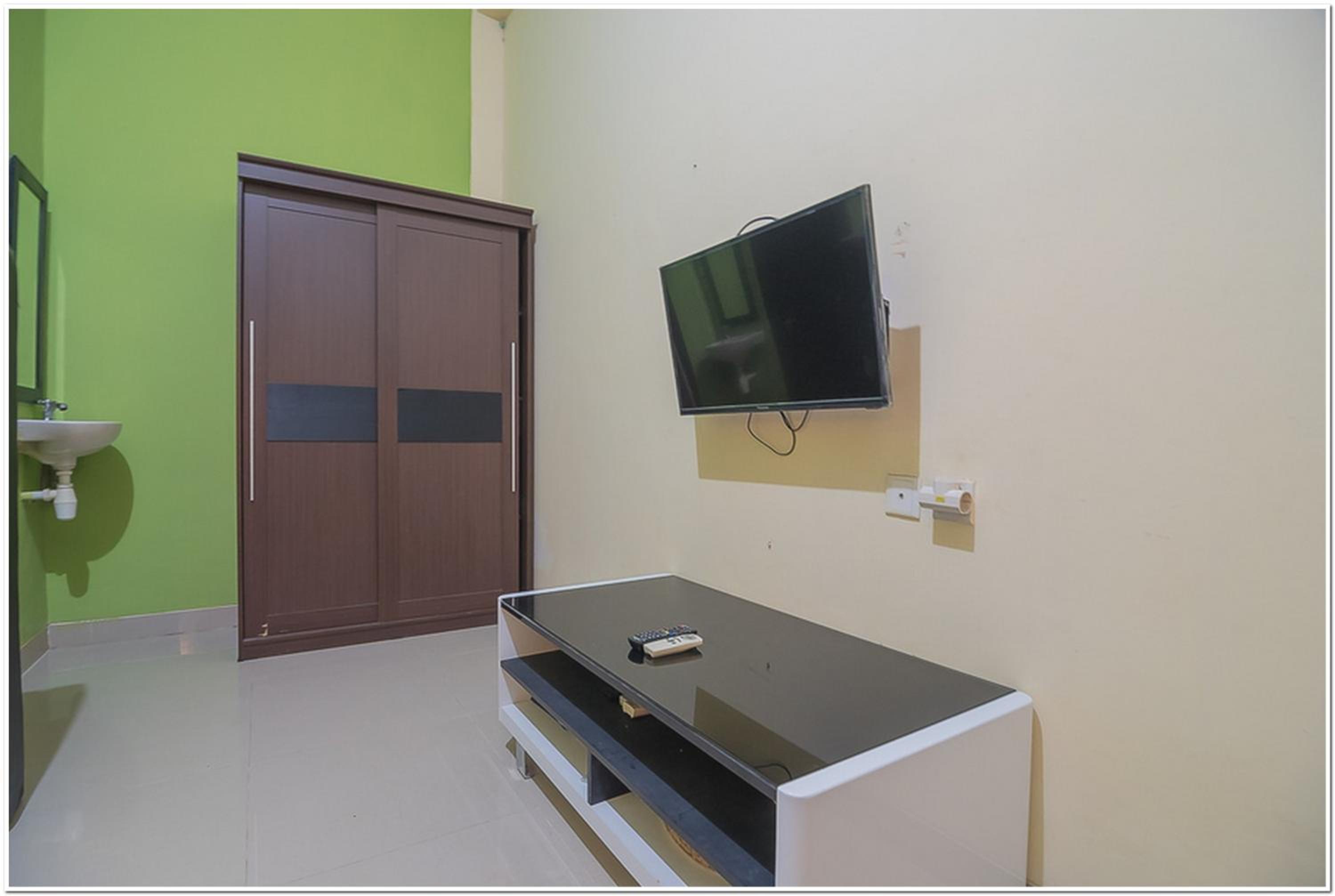 RedDoorz near Lapangan Tenis Balikpapan