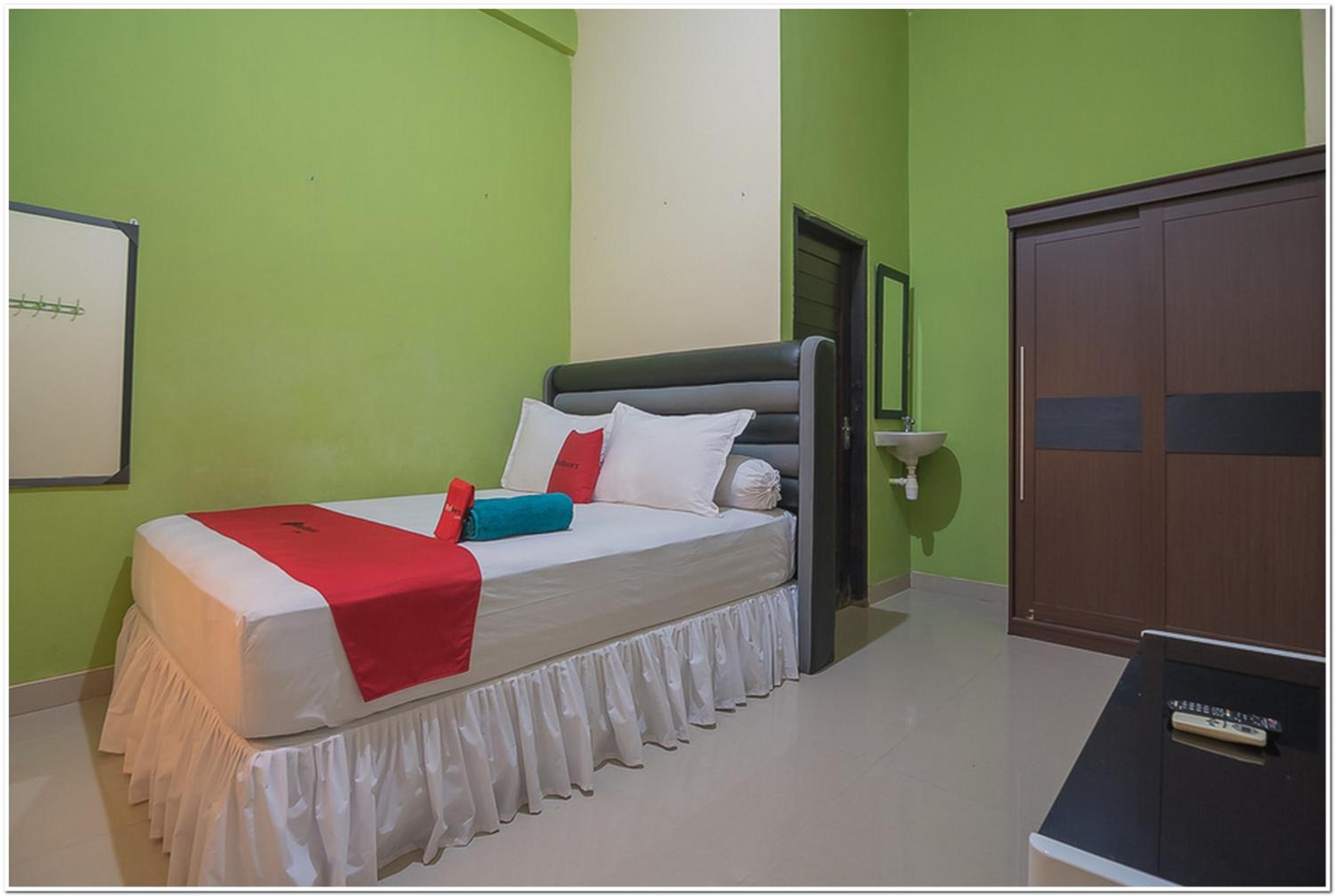 RedDoorz near Lapangan Tenis Balikpapan
