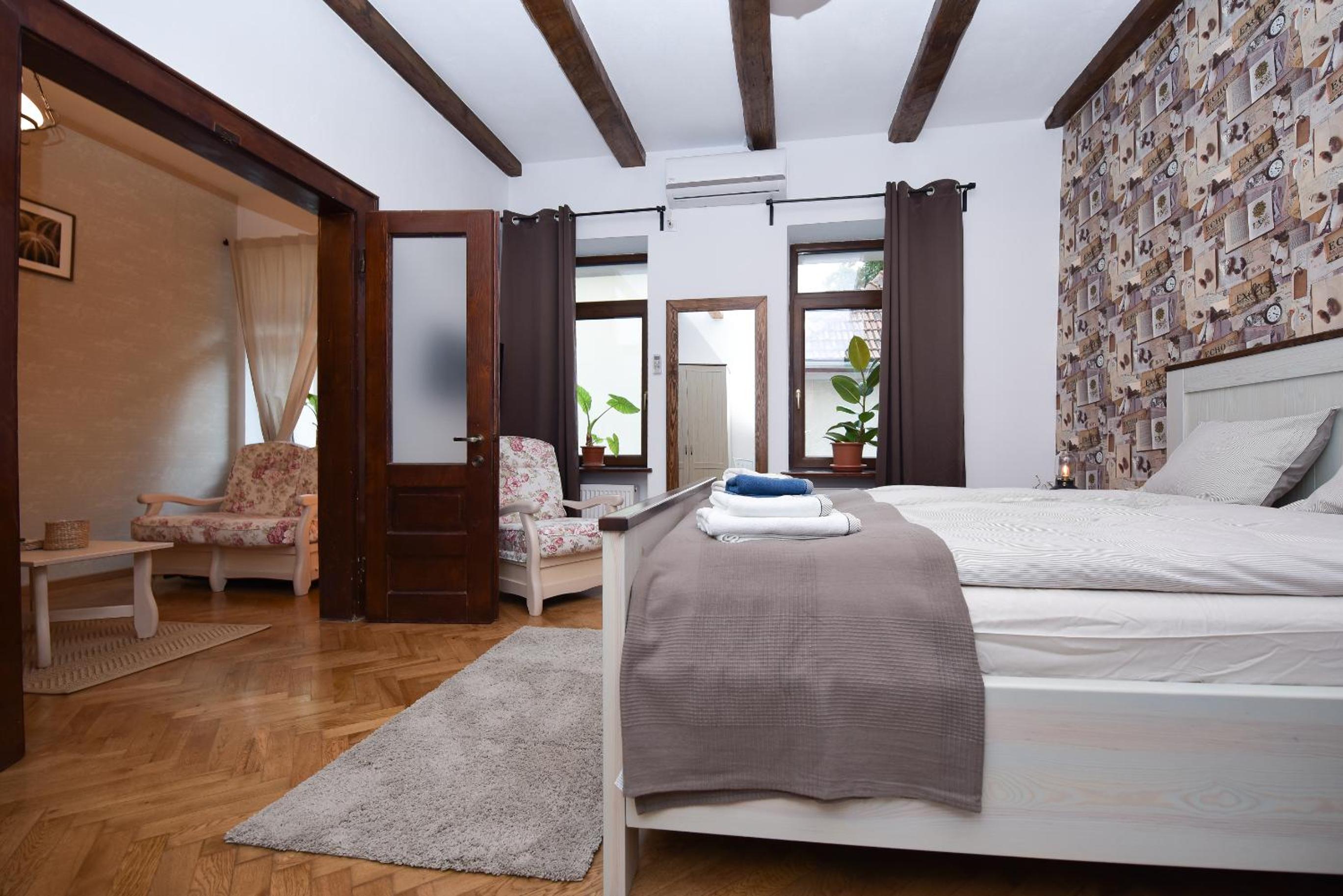Buzoianu Residence by Holztreppe view 4