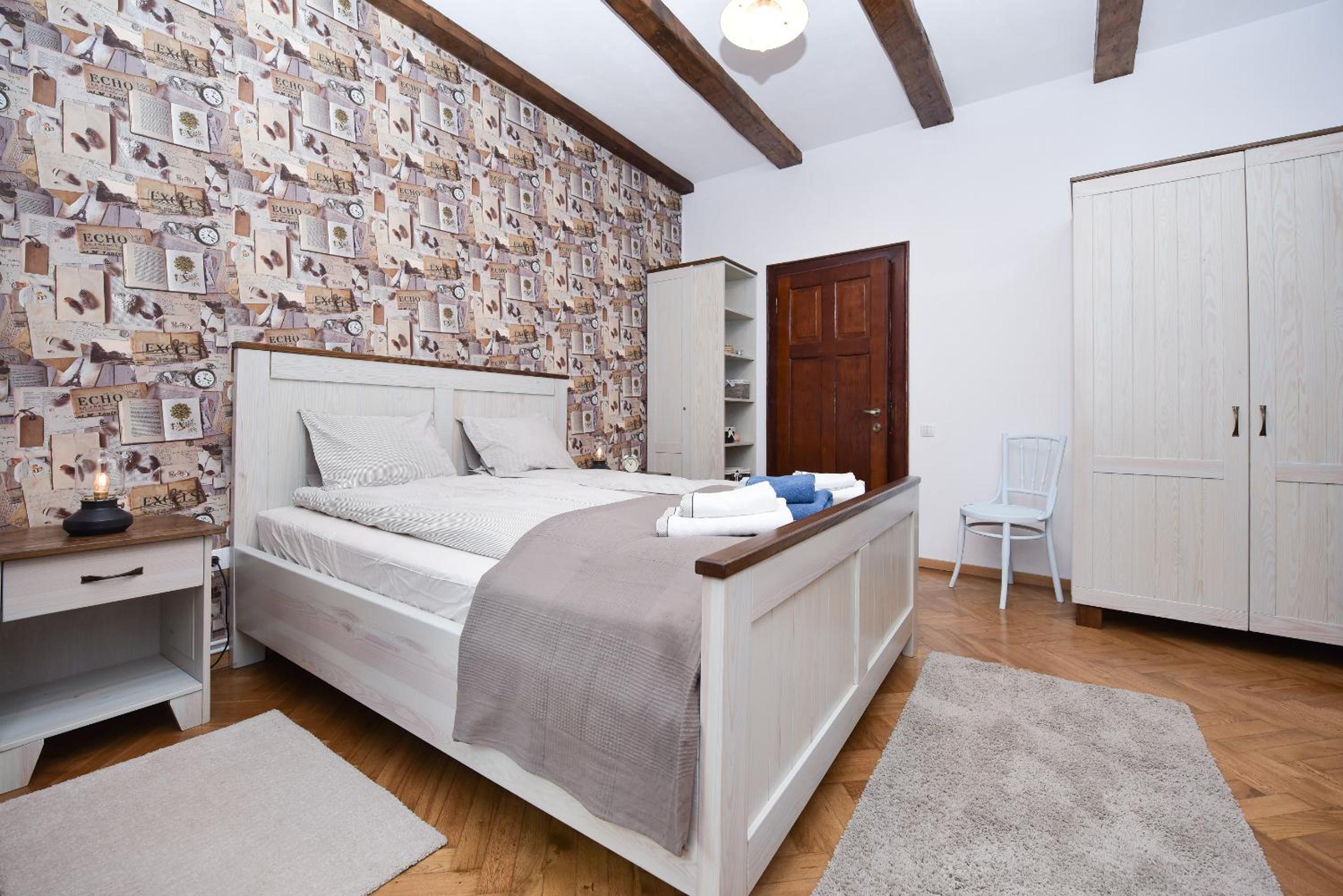 Buzoianu Residence by Holztreppe view 2