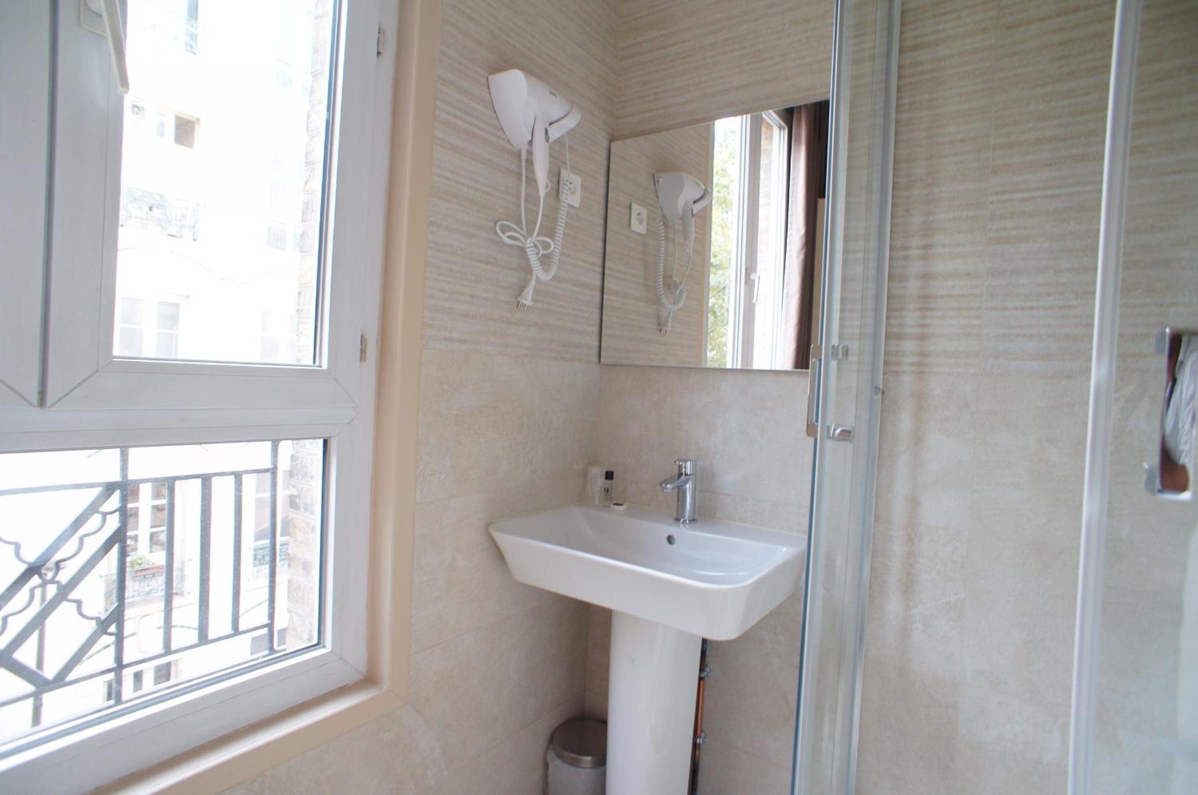 Boulogne-Billancourt Vacations - Hotel De France - Property Image 5