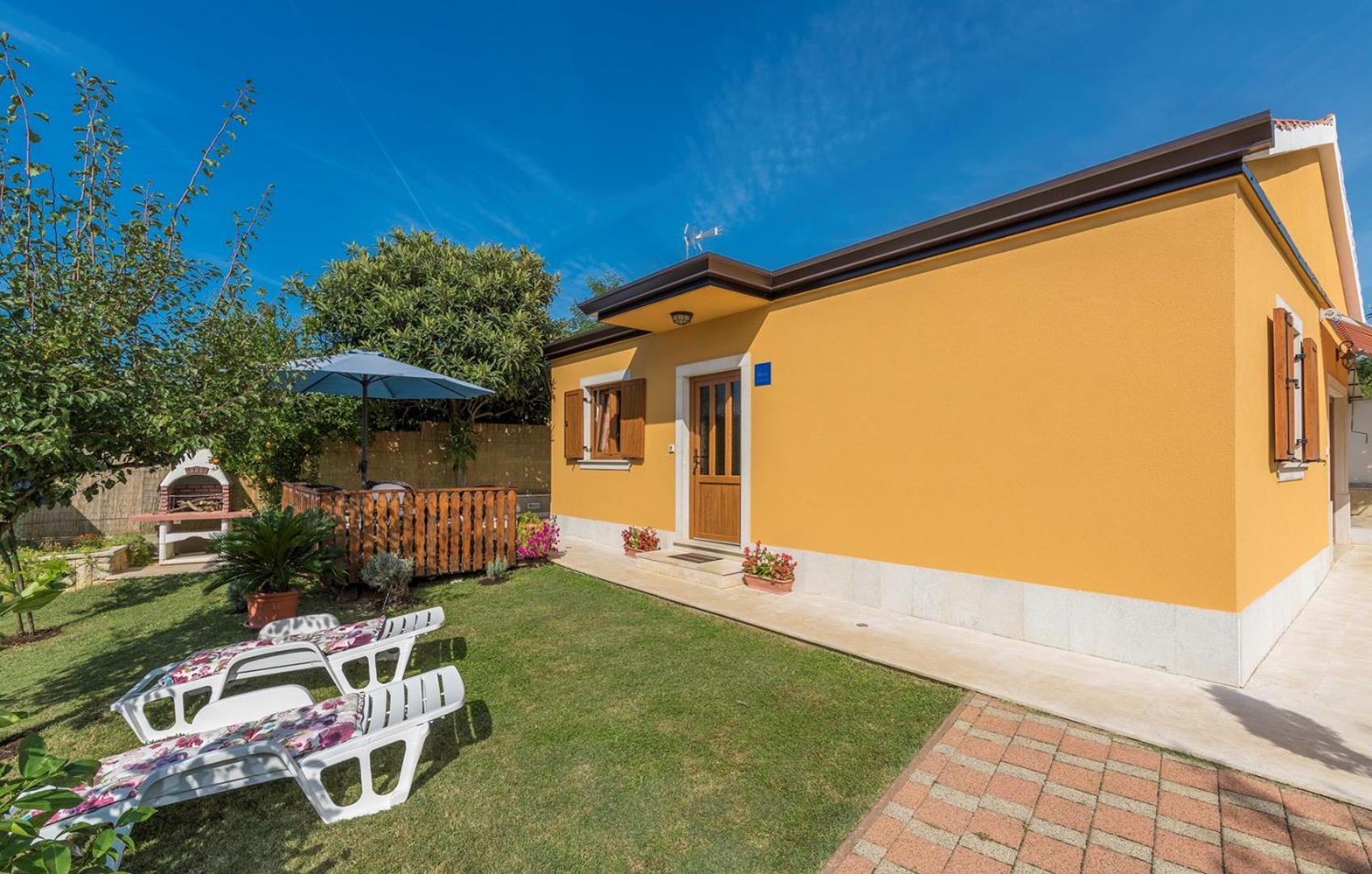 Holiday House Antonio view 5