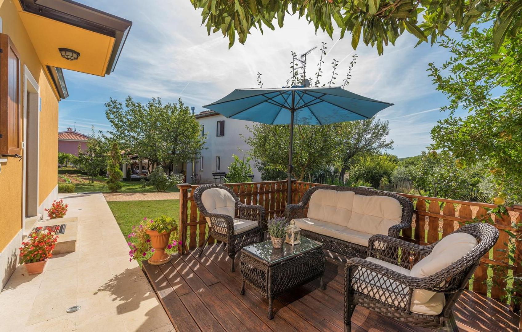 Holiday House Antonio view 4