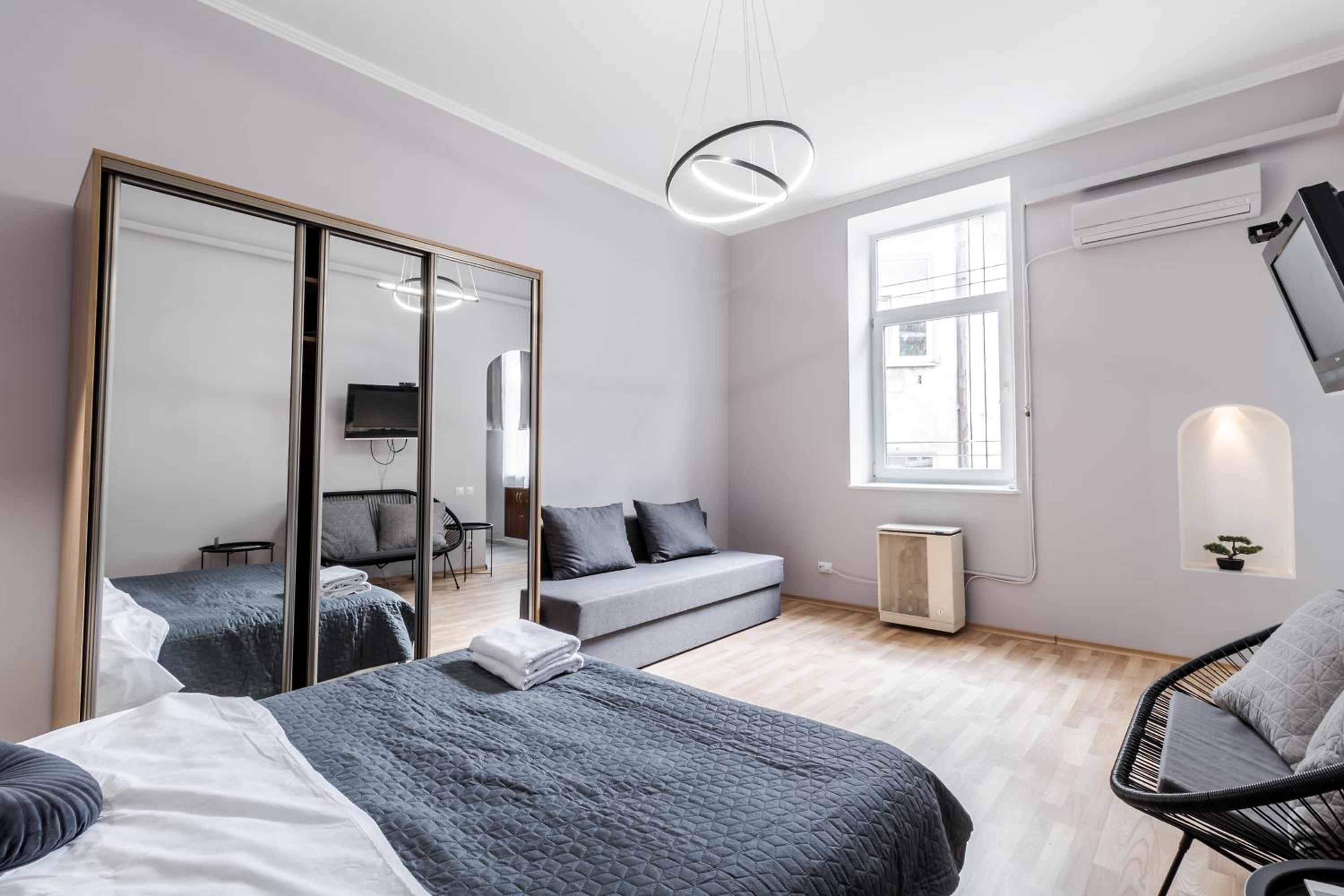 Midwheel Apartment 9 view 3