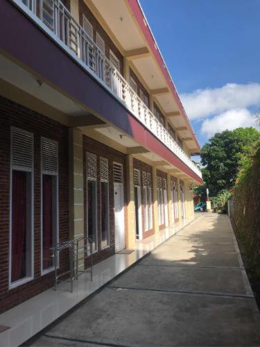Tulip Inn Tomohon view 4