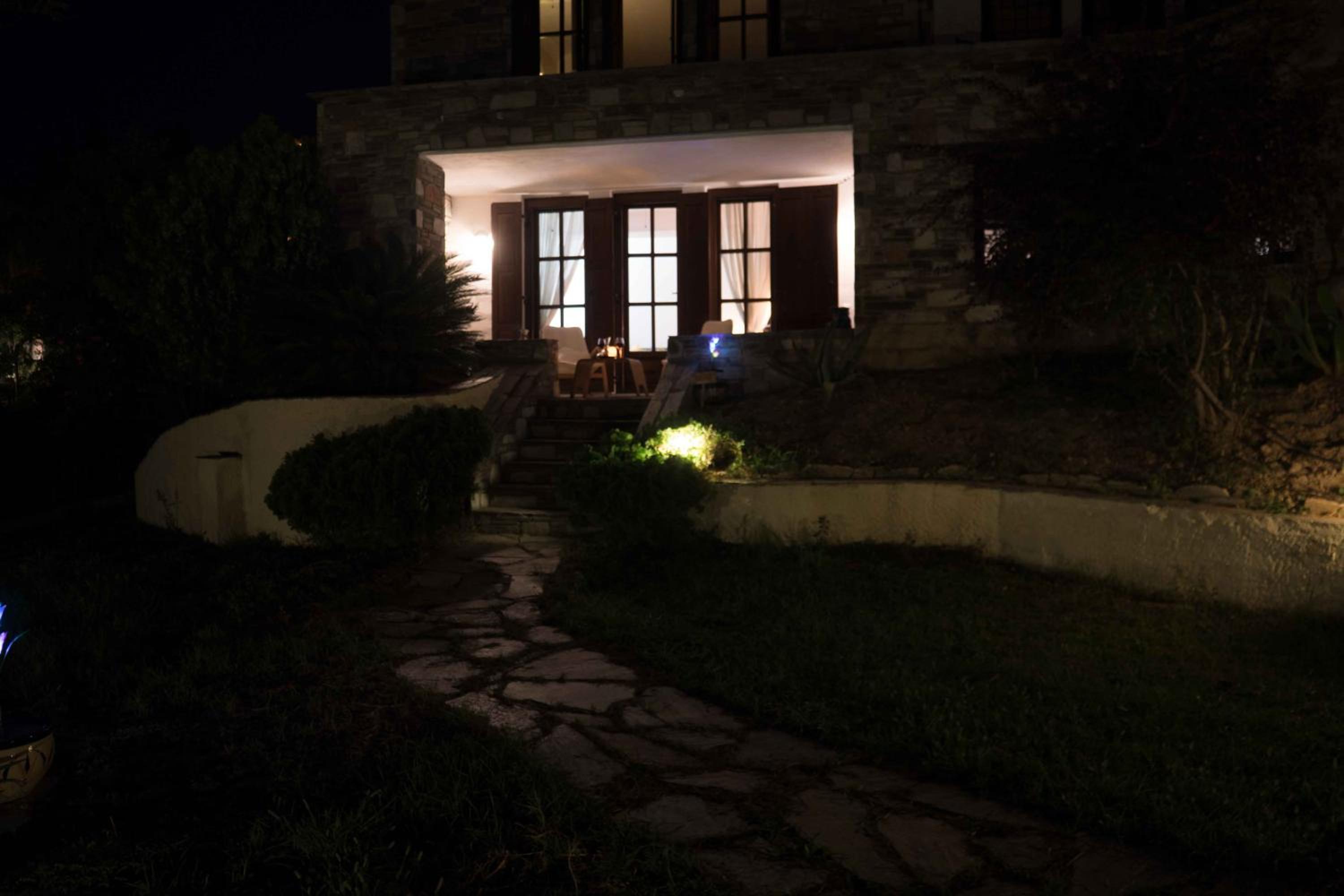 Hotel Tranquil Infinity Pool Getaway (private Jacuzzi And Steam Bath, Pool, Garden, Sea And City Views)