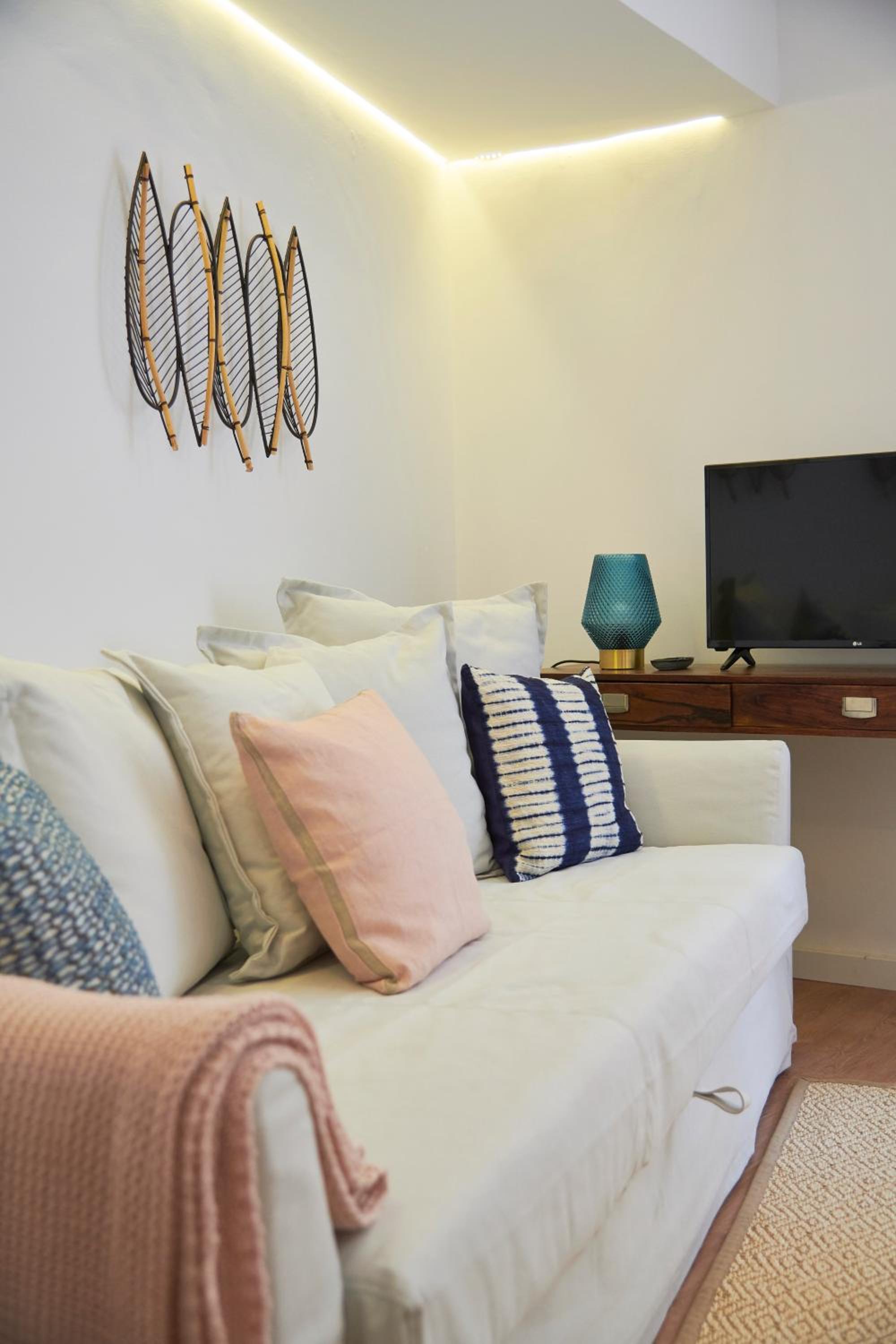 Belém Light Filled Apartment, By TimeCooler view 5