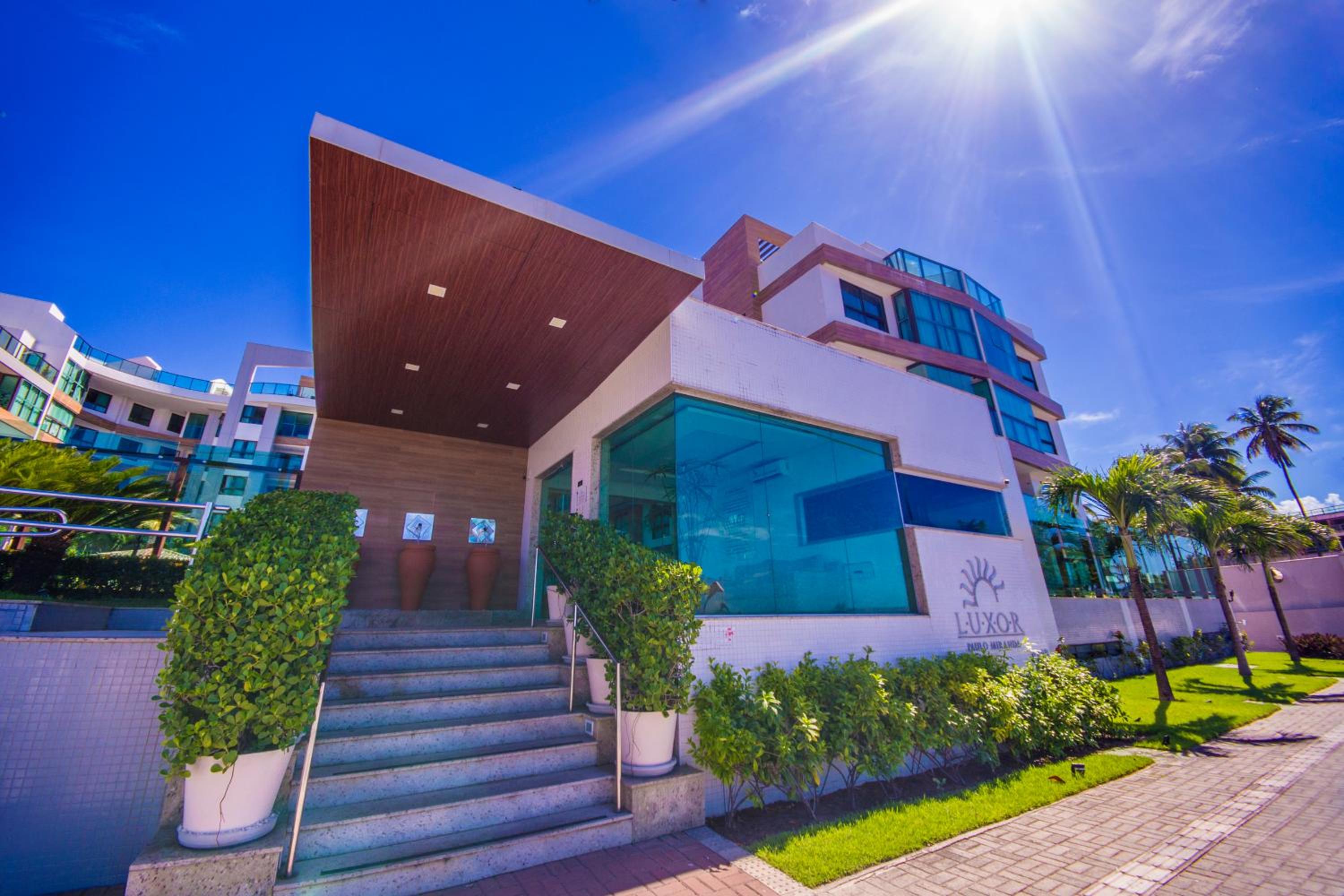 Hotel Luxor Paulo Miranda Home Service - Image 1