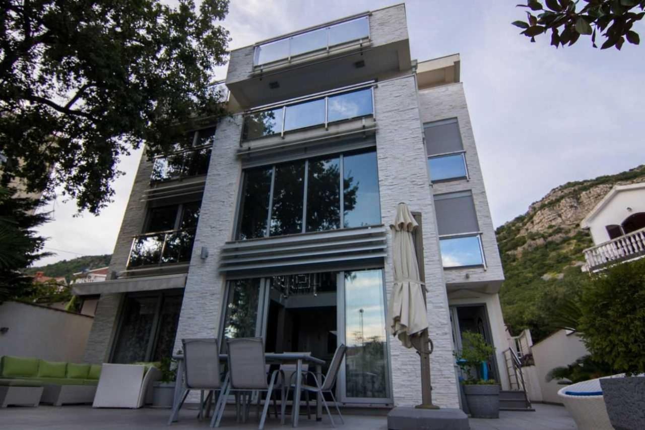 Hotel Lux Villa Ivan Budva - Image 1