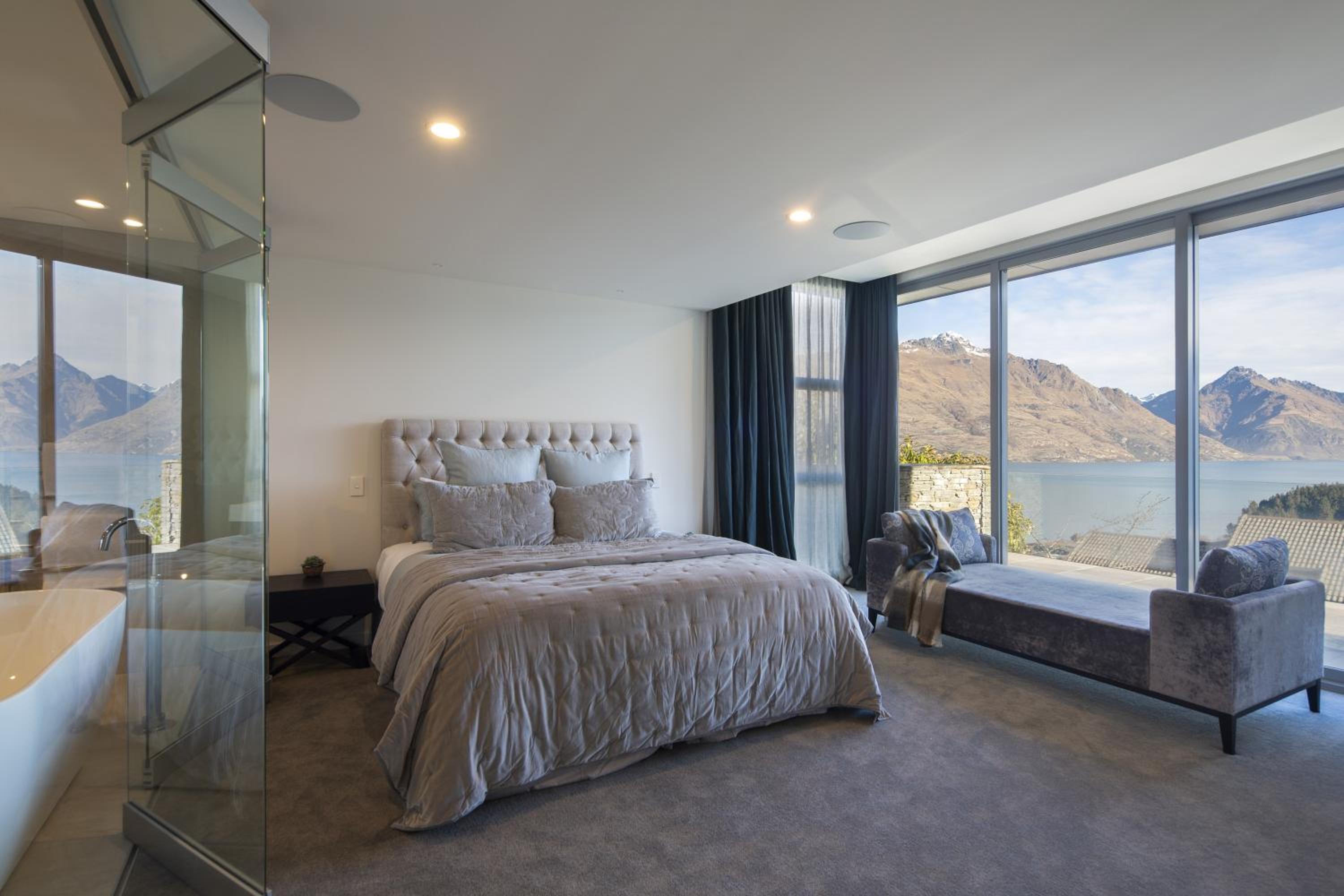 Lago Infinito by Sotheby's Luxury Rental Homes view 3