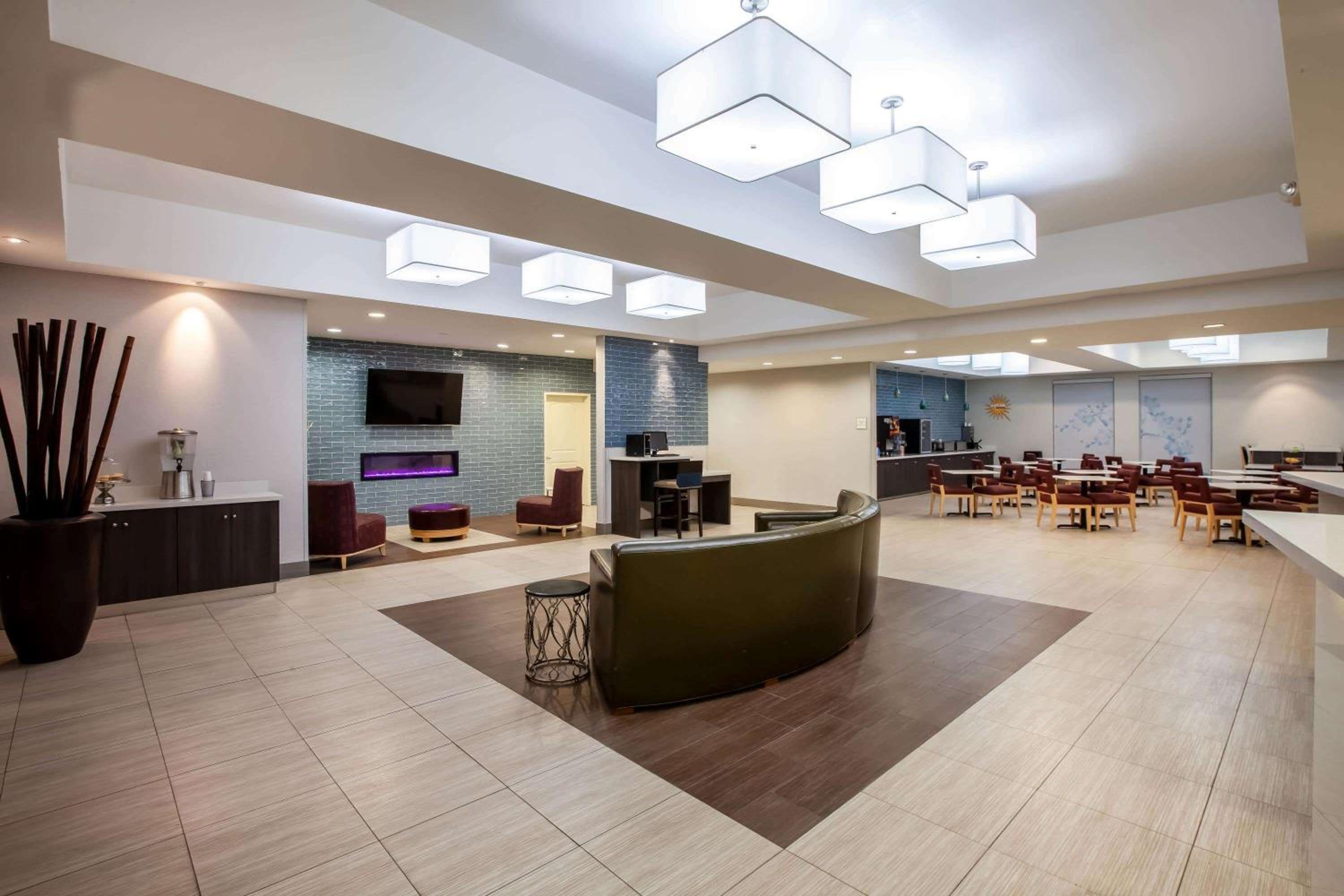La Quinta by Wyndham Odessa North view 3