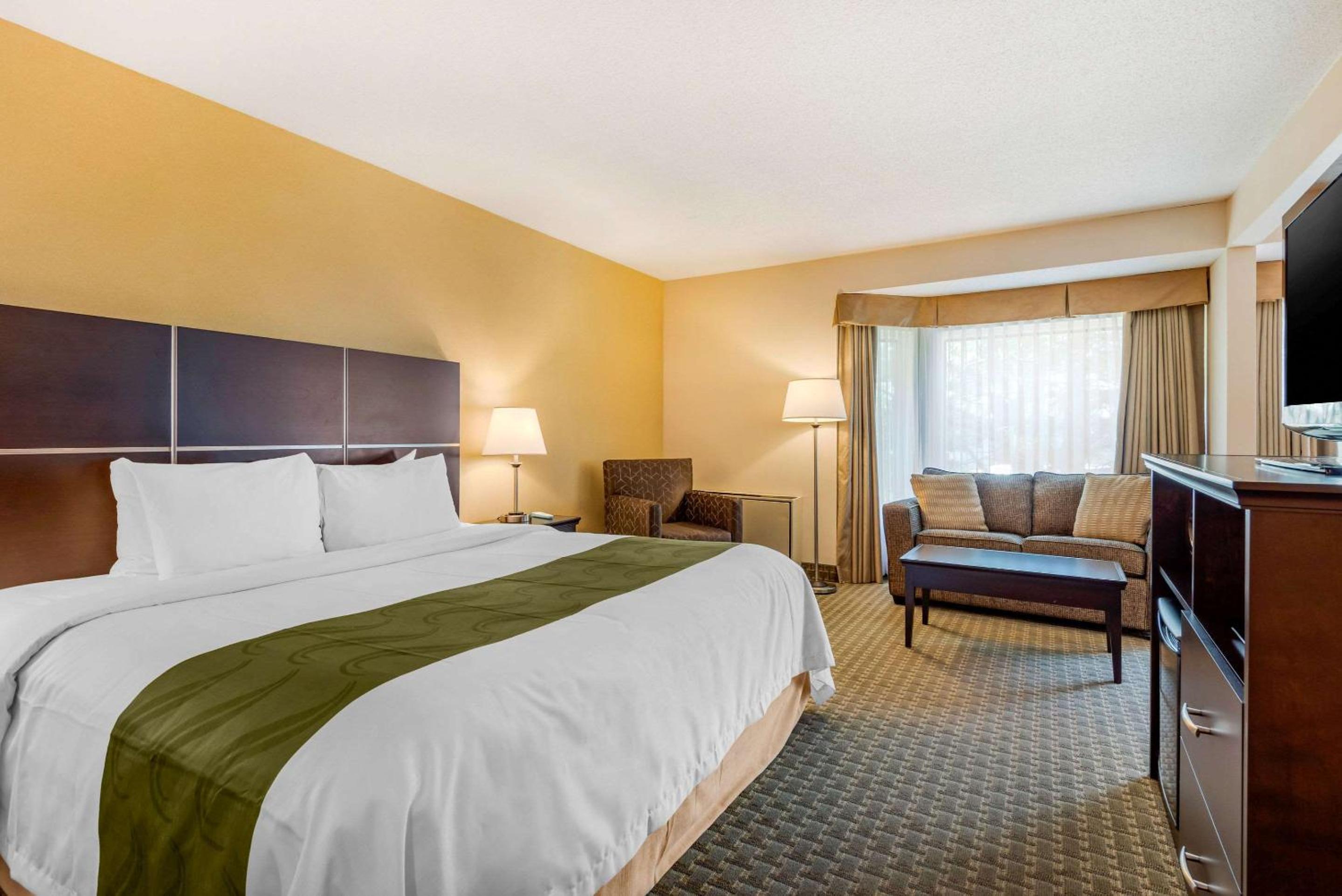 Toronto Vacations - Quality Inn  Suites - Property Image 3