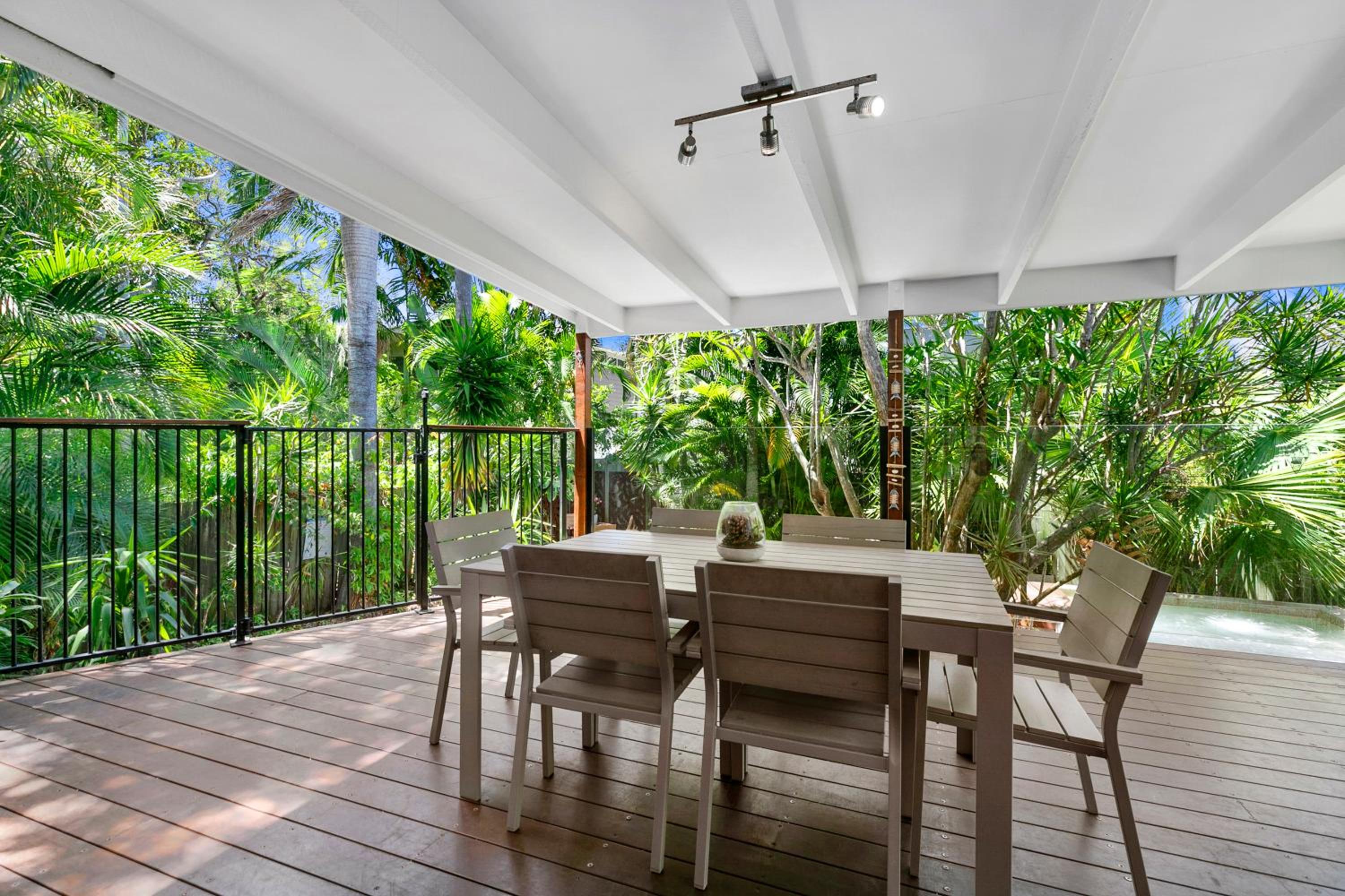 Tranquil & tropical, Sunshine Beach