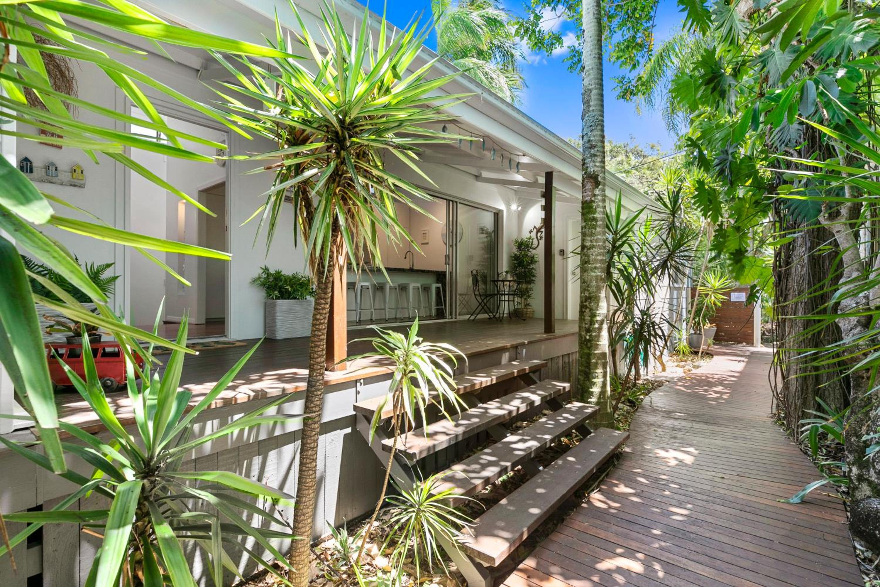 Tranquil & tropical, Sunshine Beach