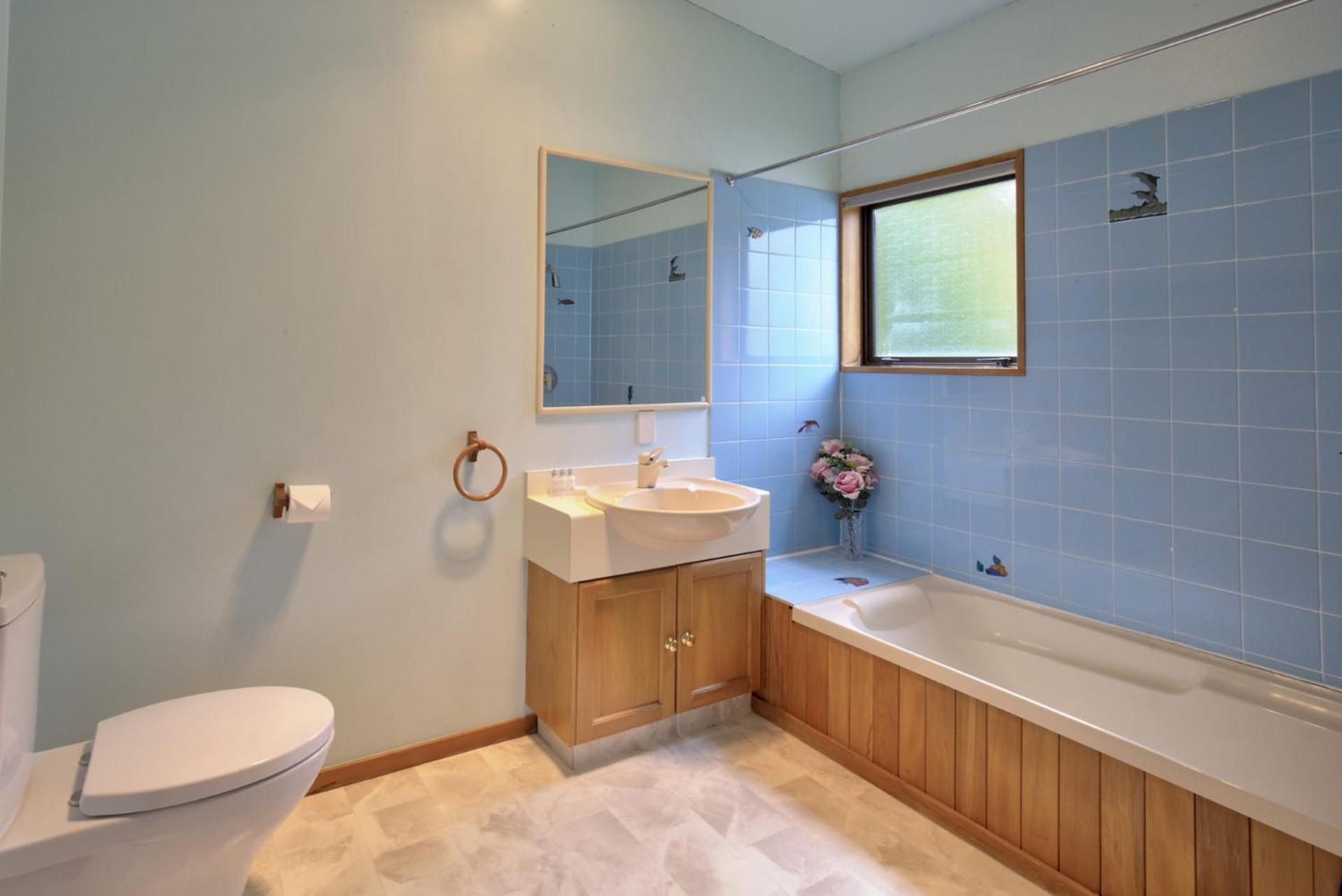 Golden Heights - family friendly with spa pool view 5