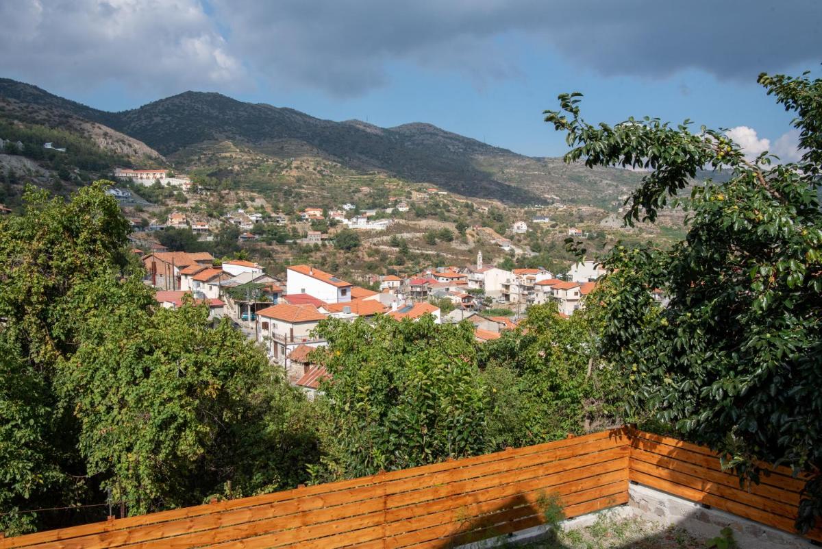 TO KONATZI TIS MAROULAS
