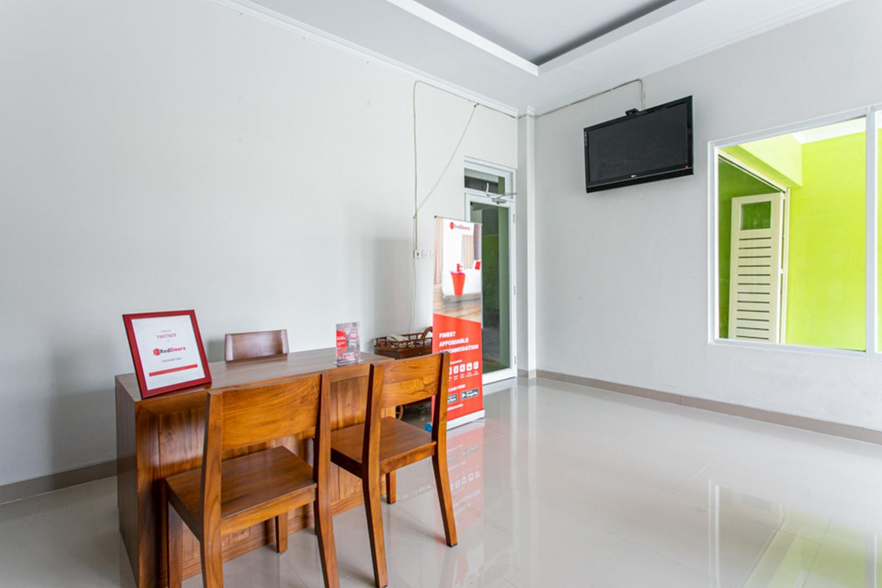 RedDoorz near Universitas Muhammadiyah Yogyakarta view 2