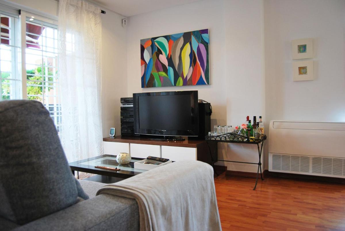 Hotel Encantadora Casa cerca del mar con piscina SOLO FAMILIAS - Image 1