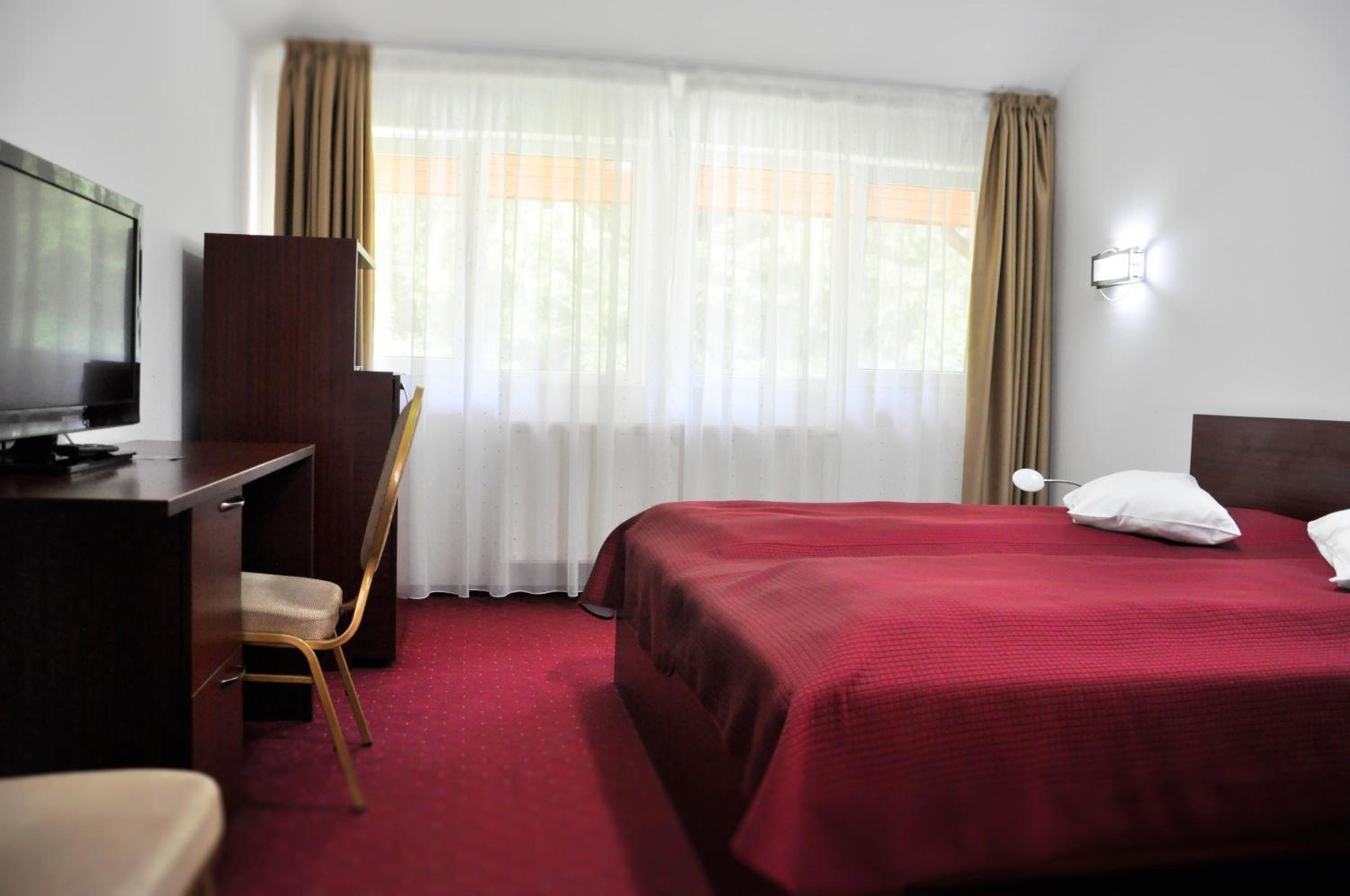 HOSTEL CPPI Vest view 3