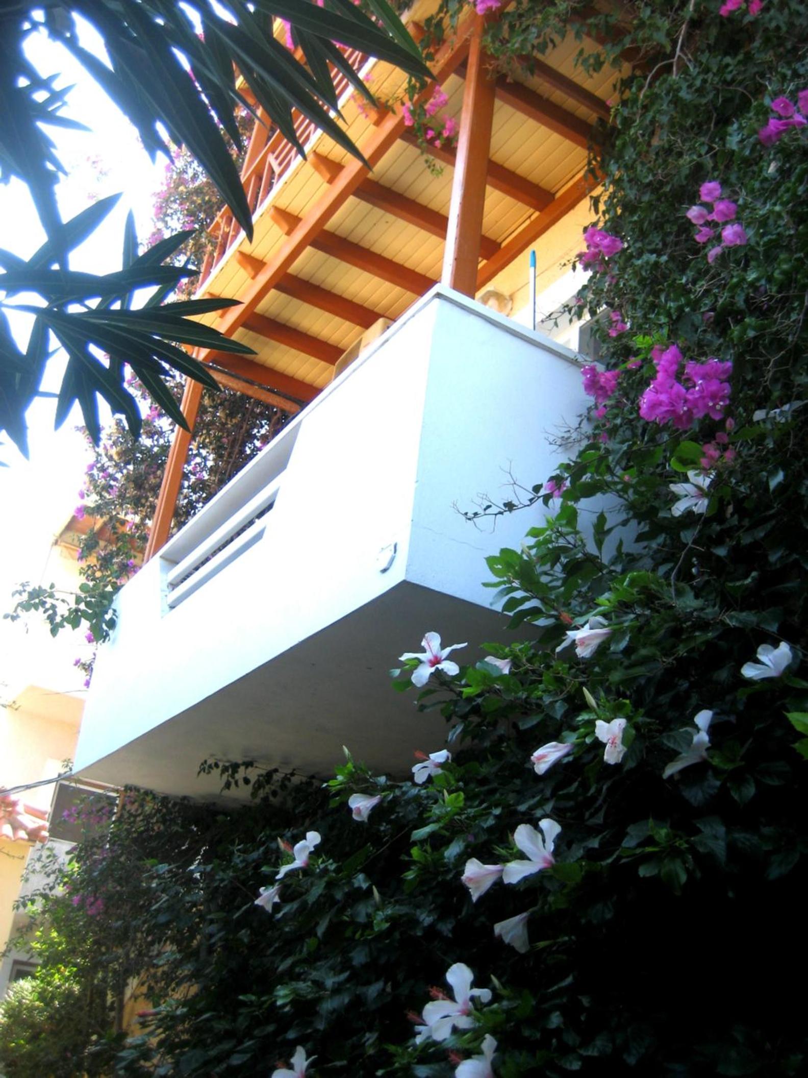 Corina Apartments , Corina 2-studios