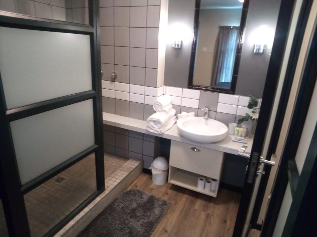 Luxury Stay Rosebank Johannesburg